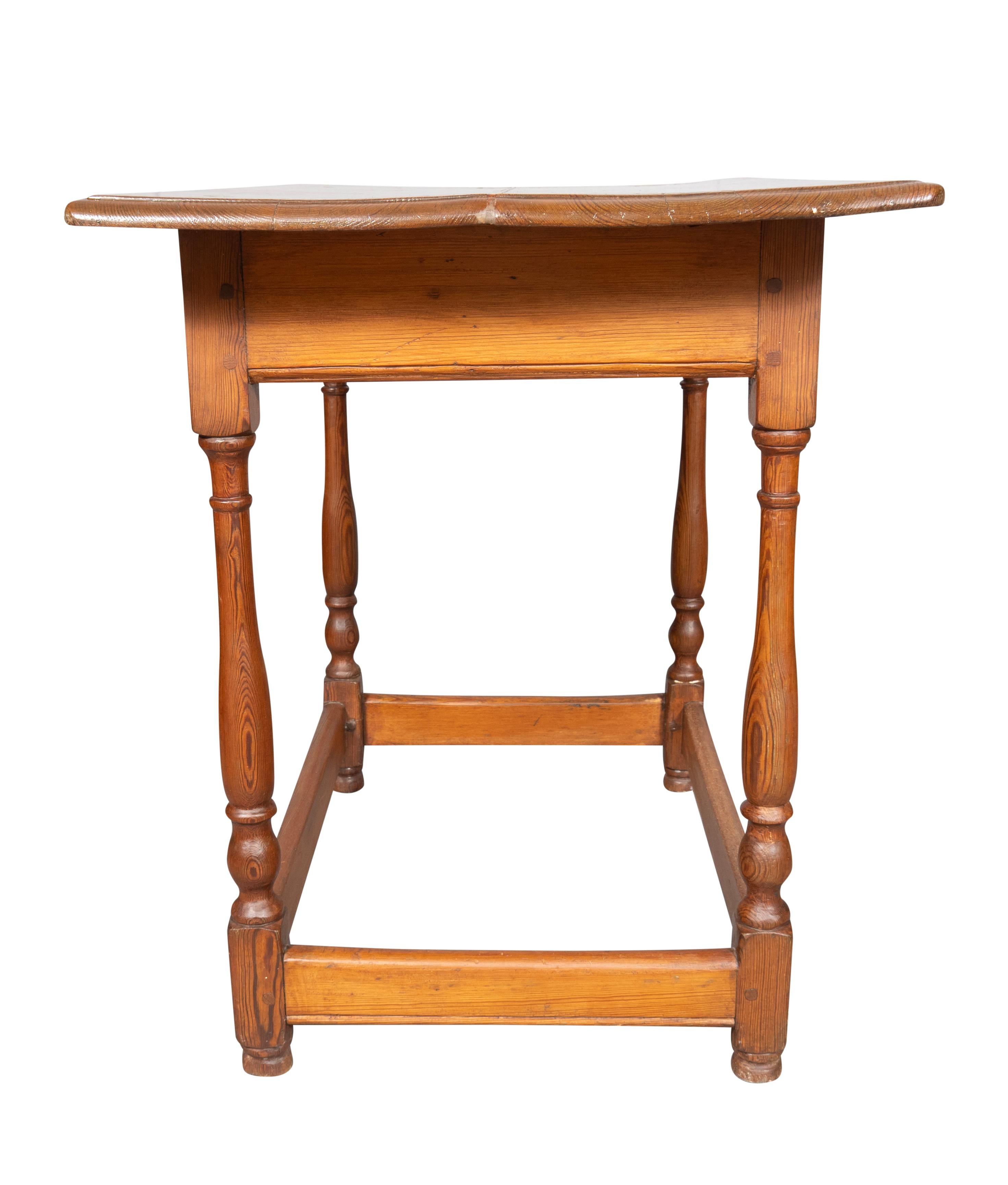Pin Table de taverne en pin anglais en vente
