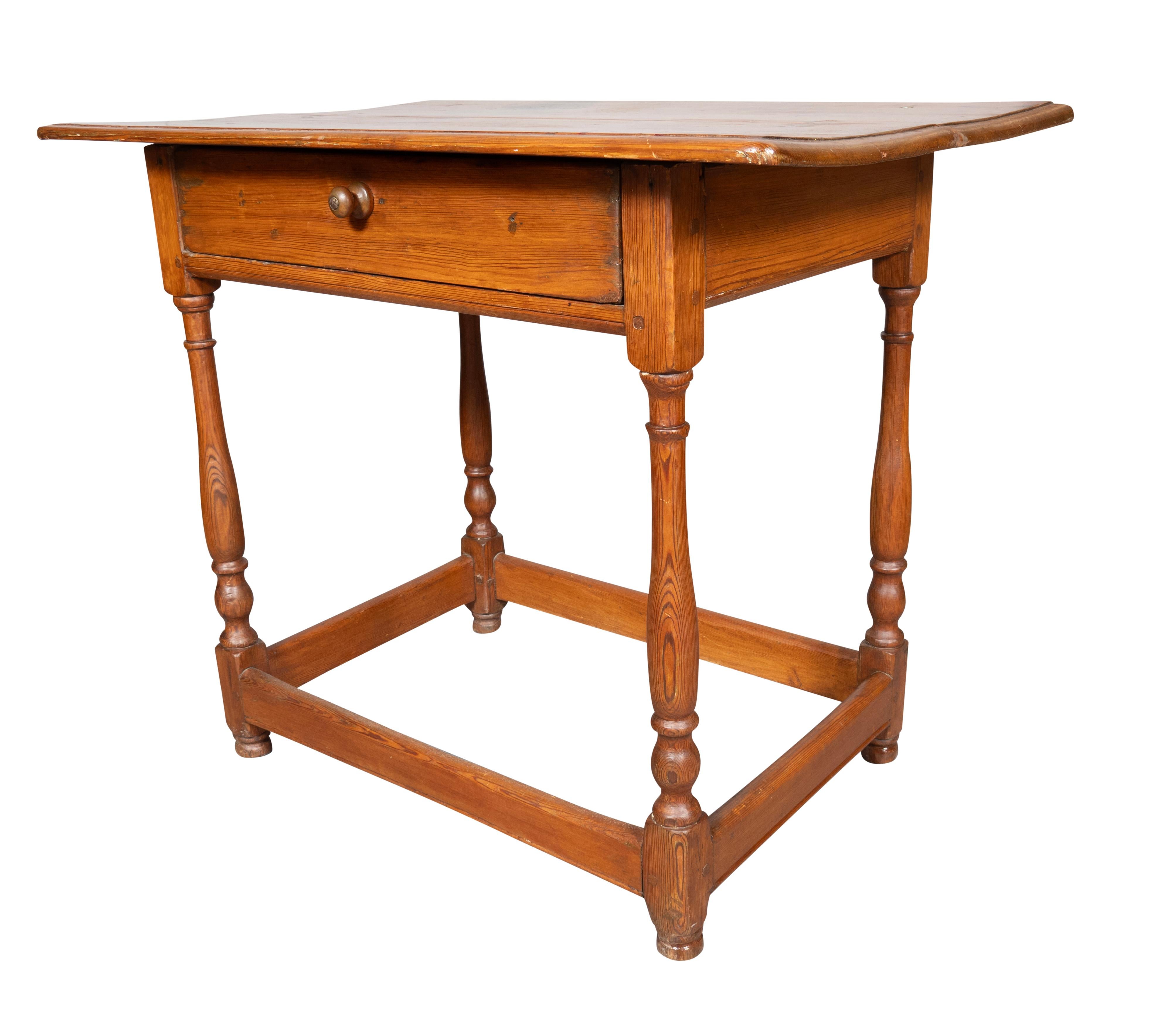 Table de taverne en pin anglais en vente 3