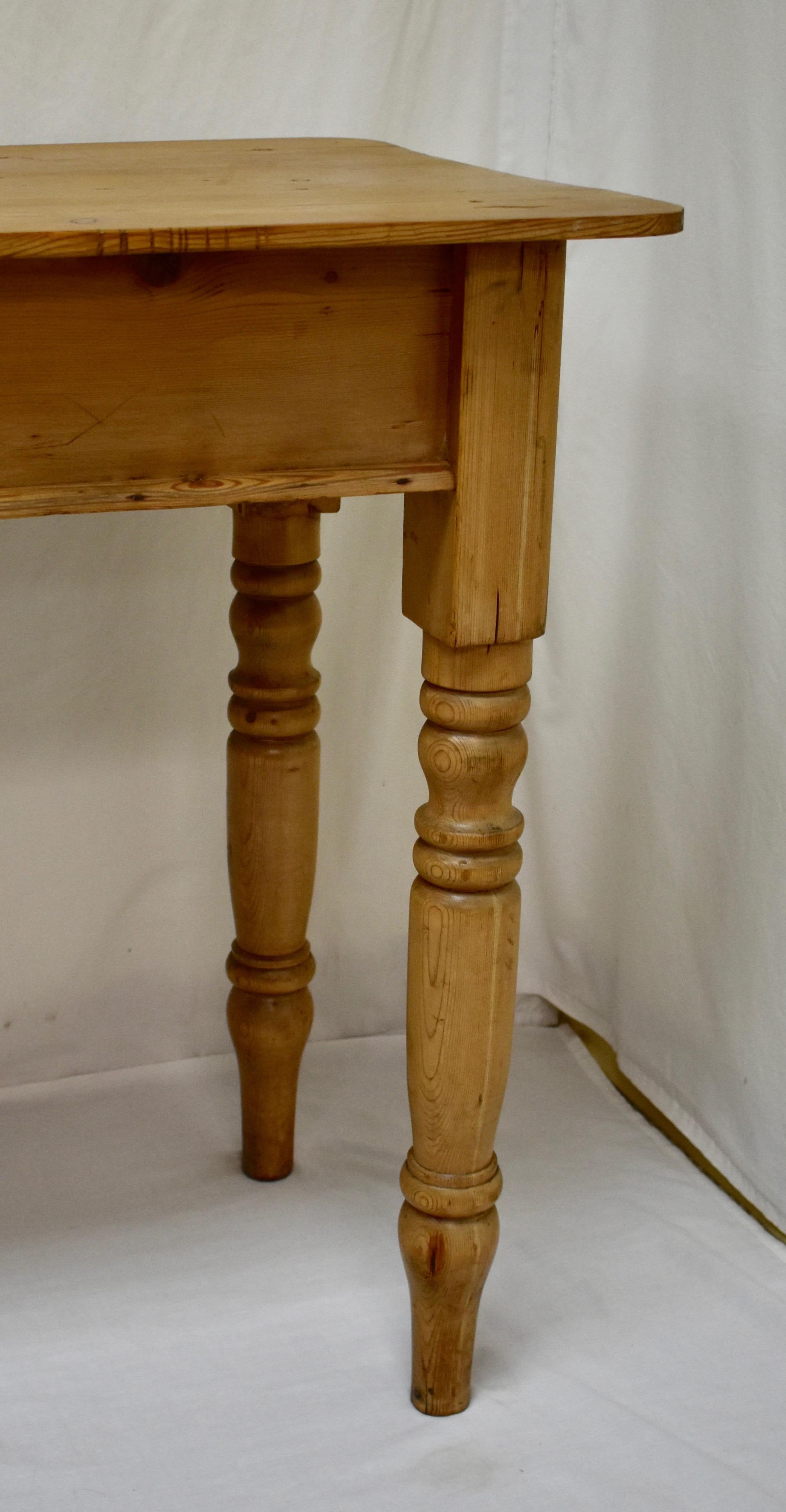 English Pine Turned Leg Side Table 2