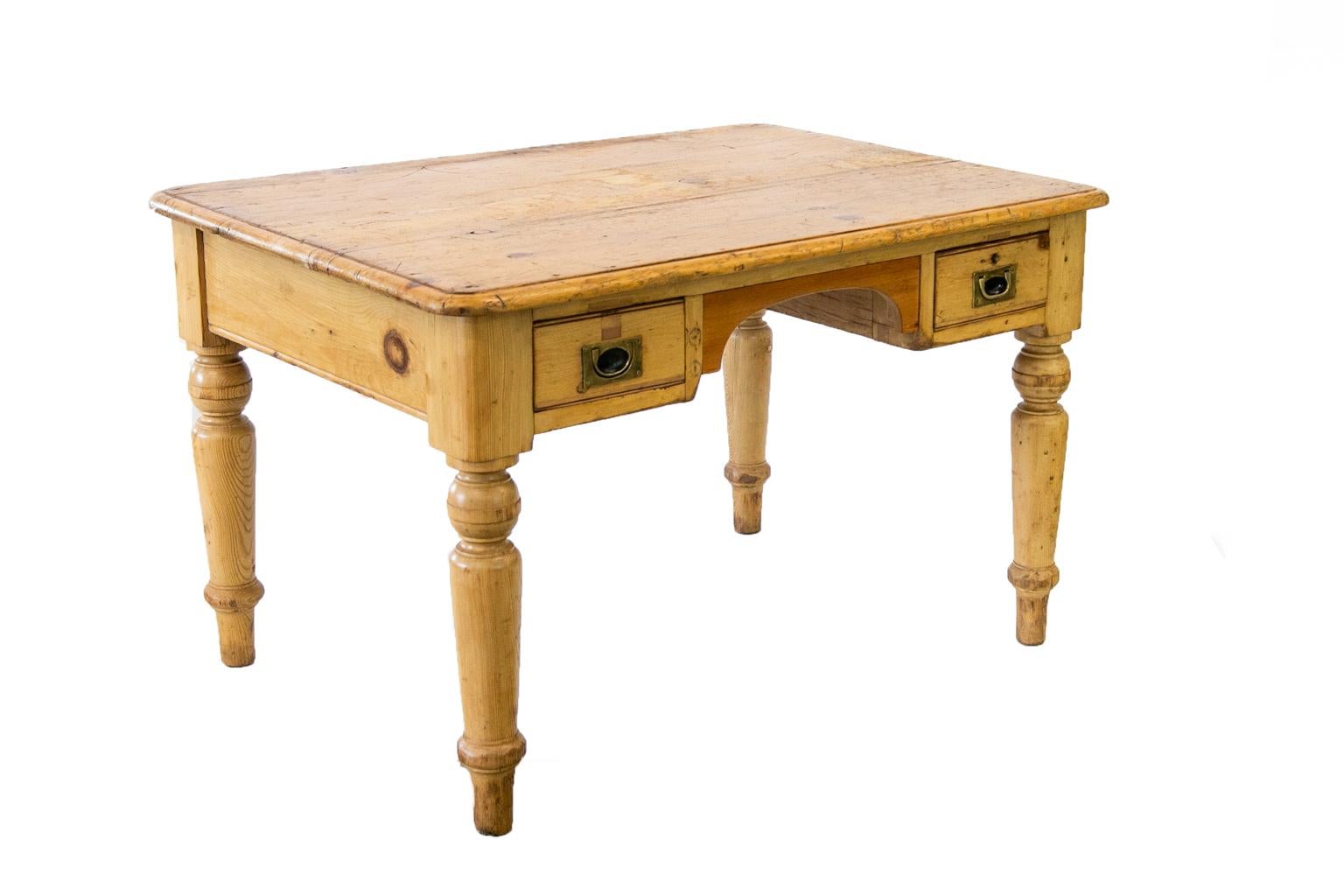 English Pine Writing Table In Good Condition For Sale In Wilson, NC