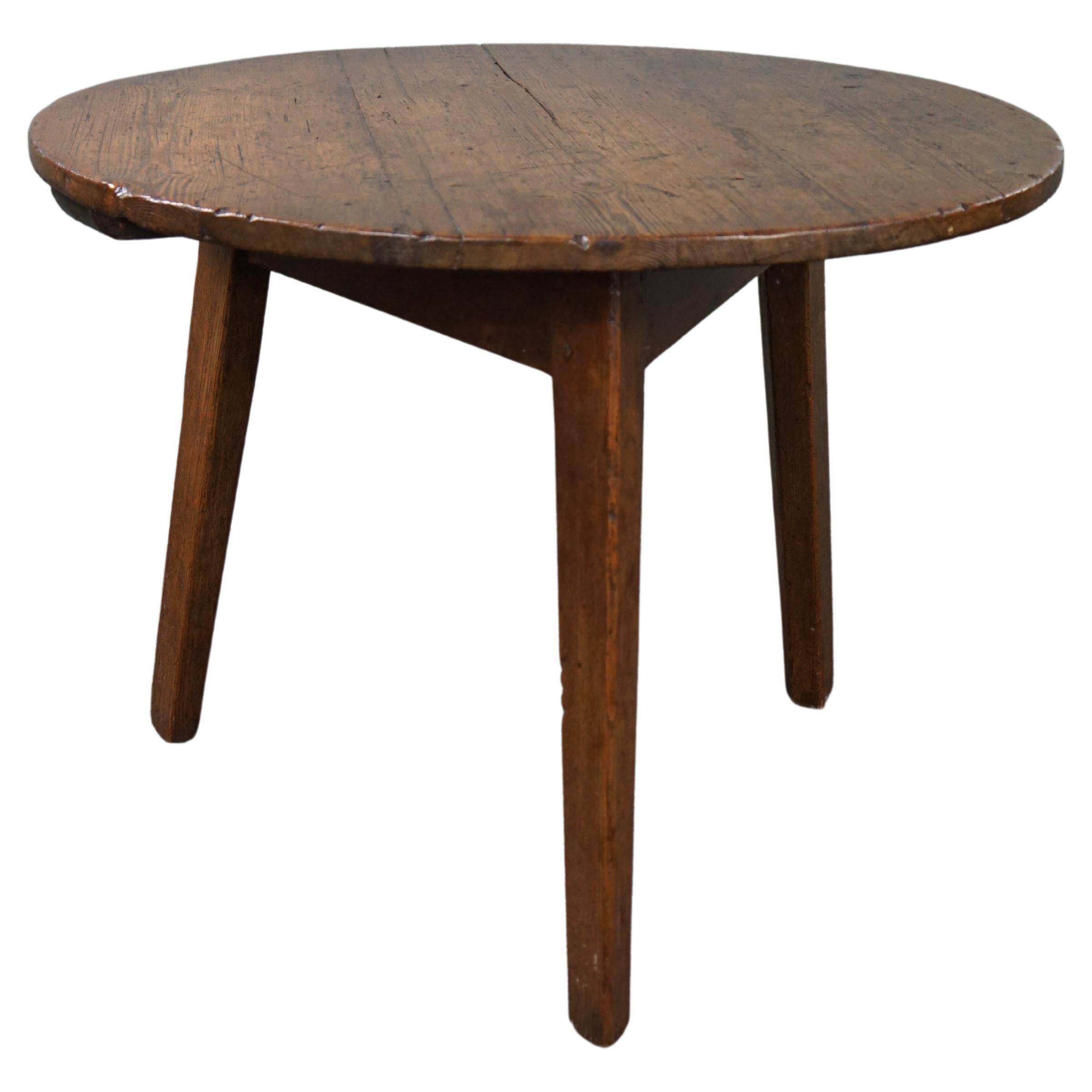 English pinewood Cricket table, late 18th century, country chic For Sale