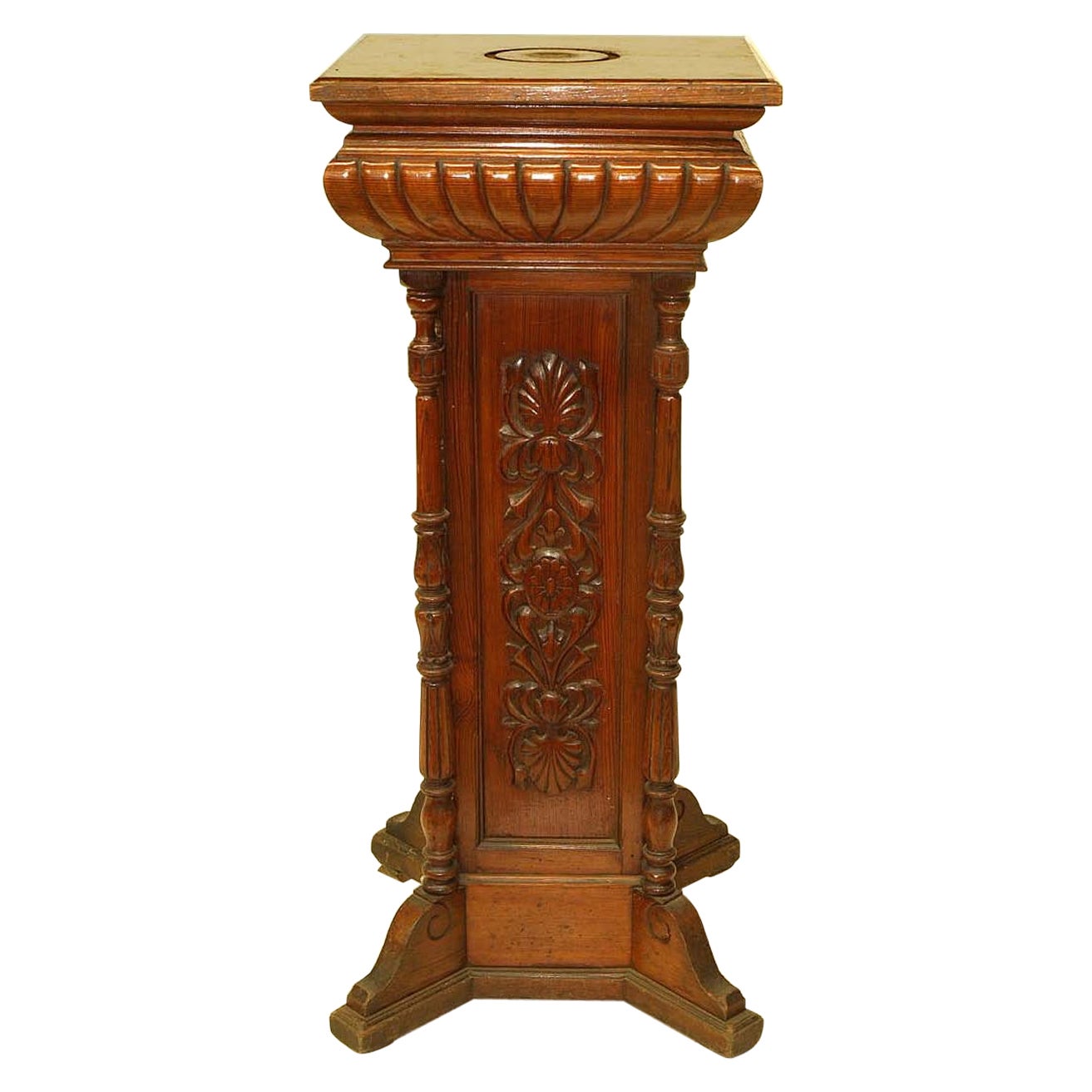 Pedestal inglés tallado en pino "Pitch