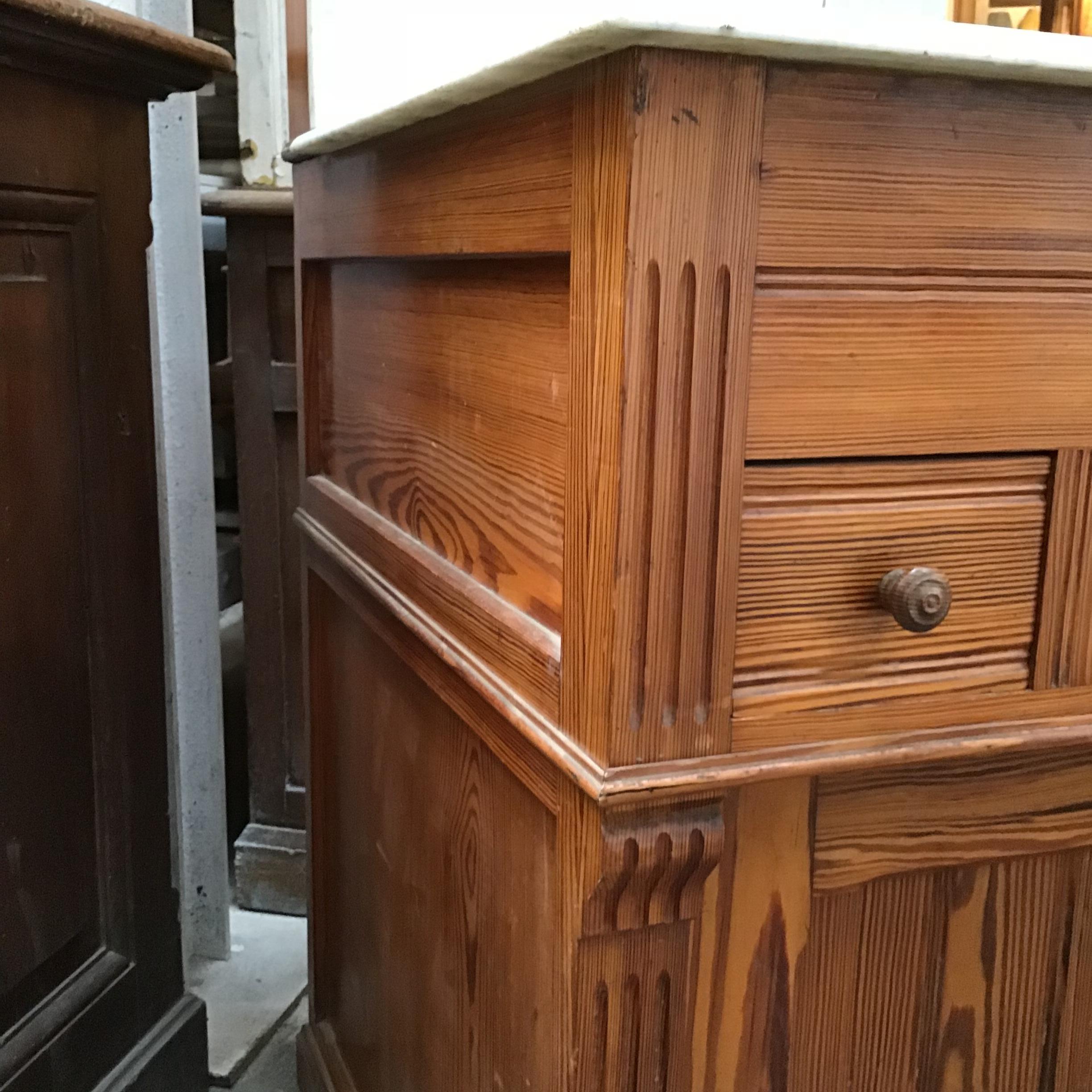 English Pitch Pine with Carrara Marble Top Sink and Water Tank from 20th Century For Sale 6
