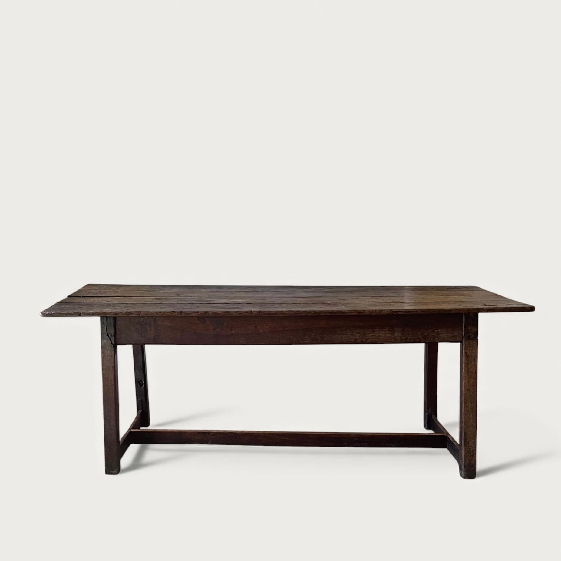 Ein wunderschöner, sehr einfacher Eichenplanken-Esstisch aus dem frühen 18.