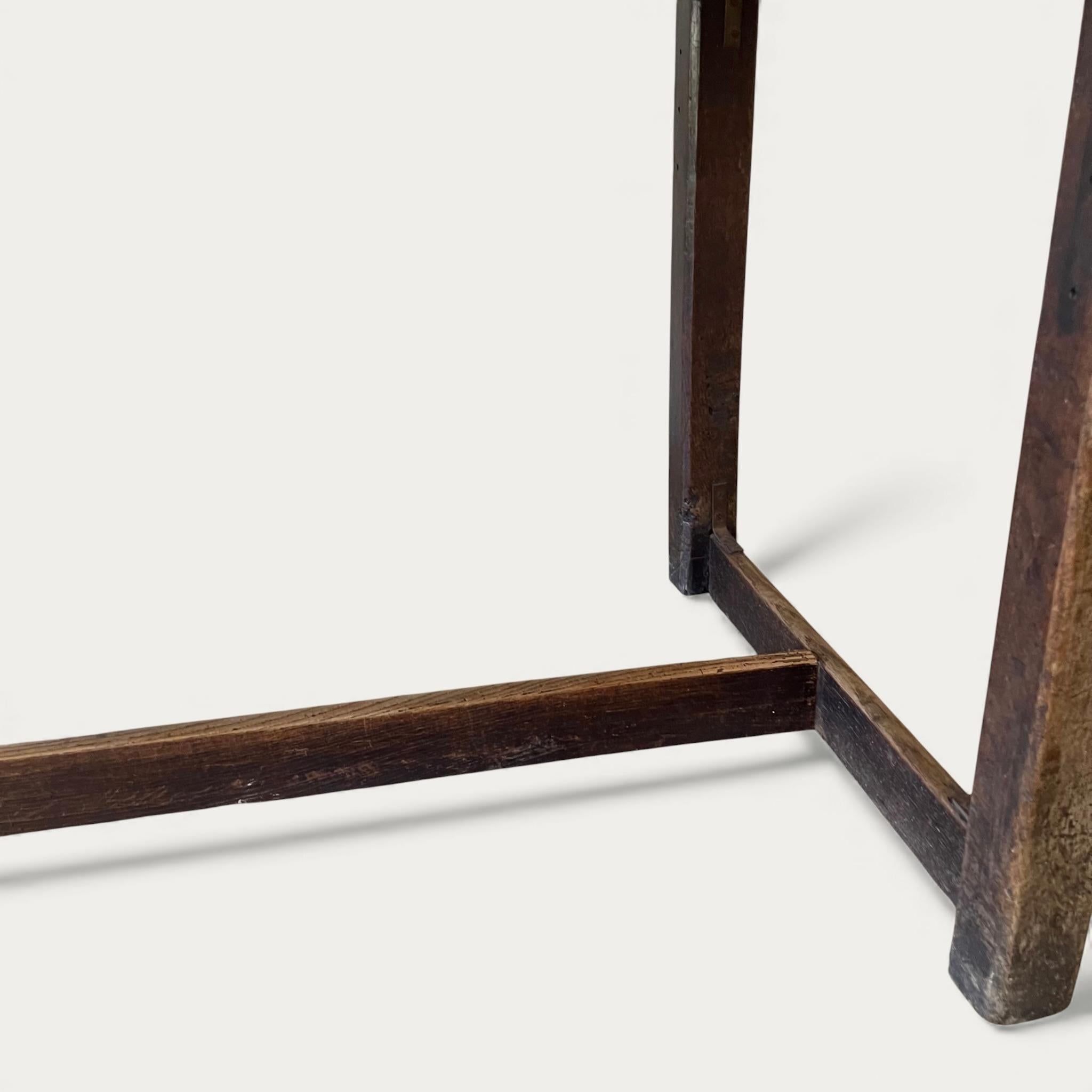 Englisch Plank Top Rustic Oak Dining Table Early 18th Century (18. Jahrhundert und früher) im Angebot