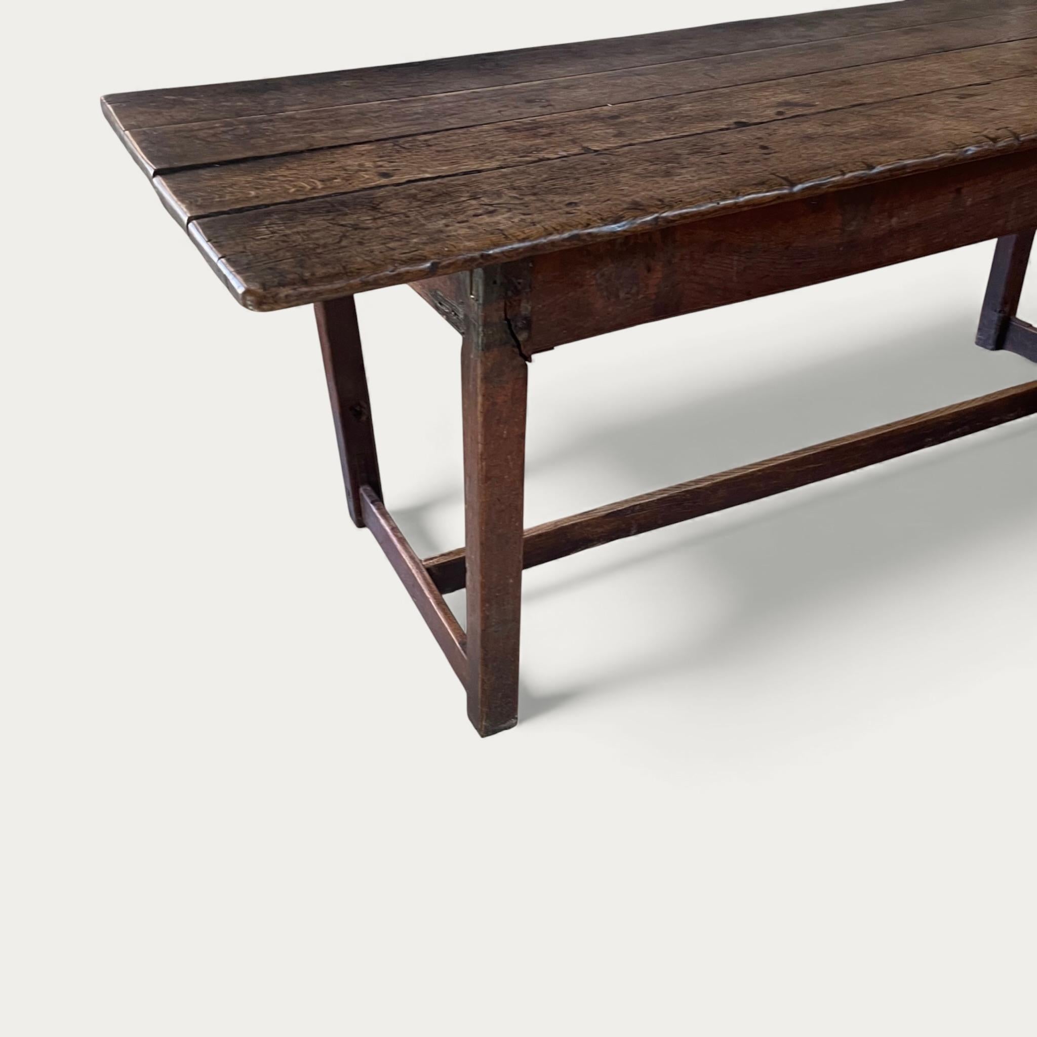 Englisch Plank Top Rustic Oak Dining Table Early 18th Century im Angebot 3
