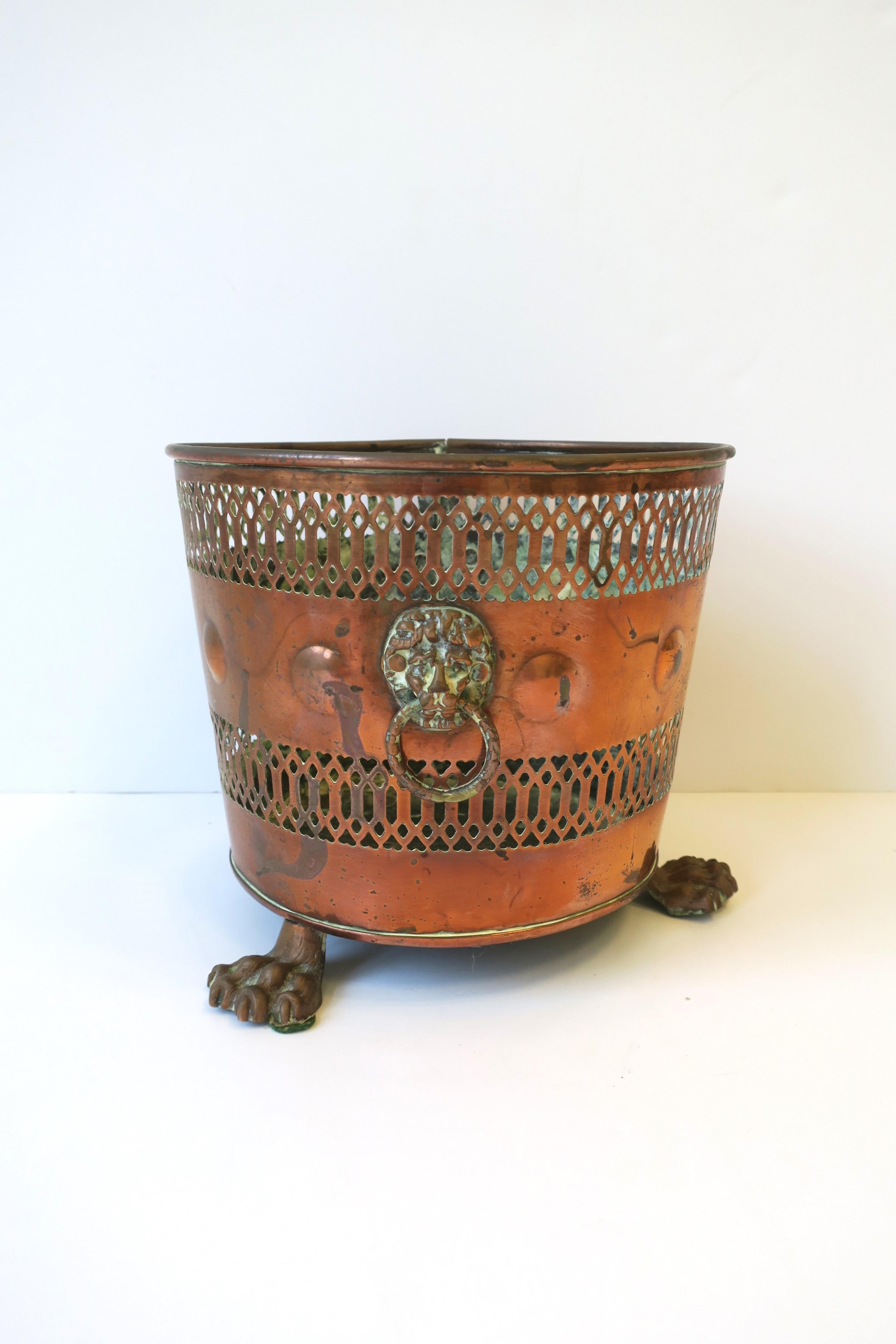 English Plant Flower Pot Holder Cachepot Jardiniere Lion Paw Feet  In Fair Condition For Sale In New York, NY