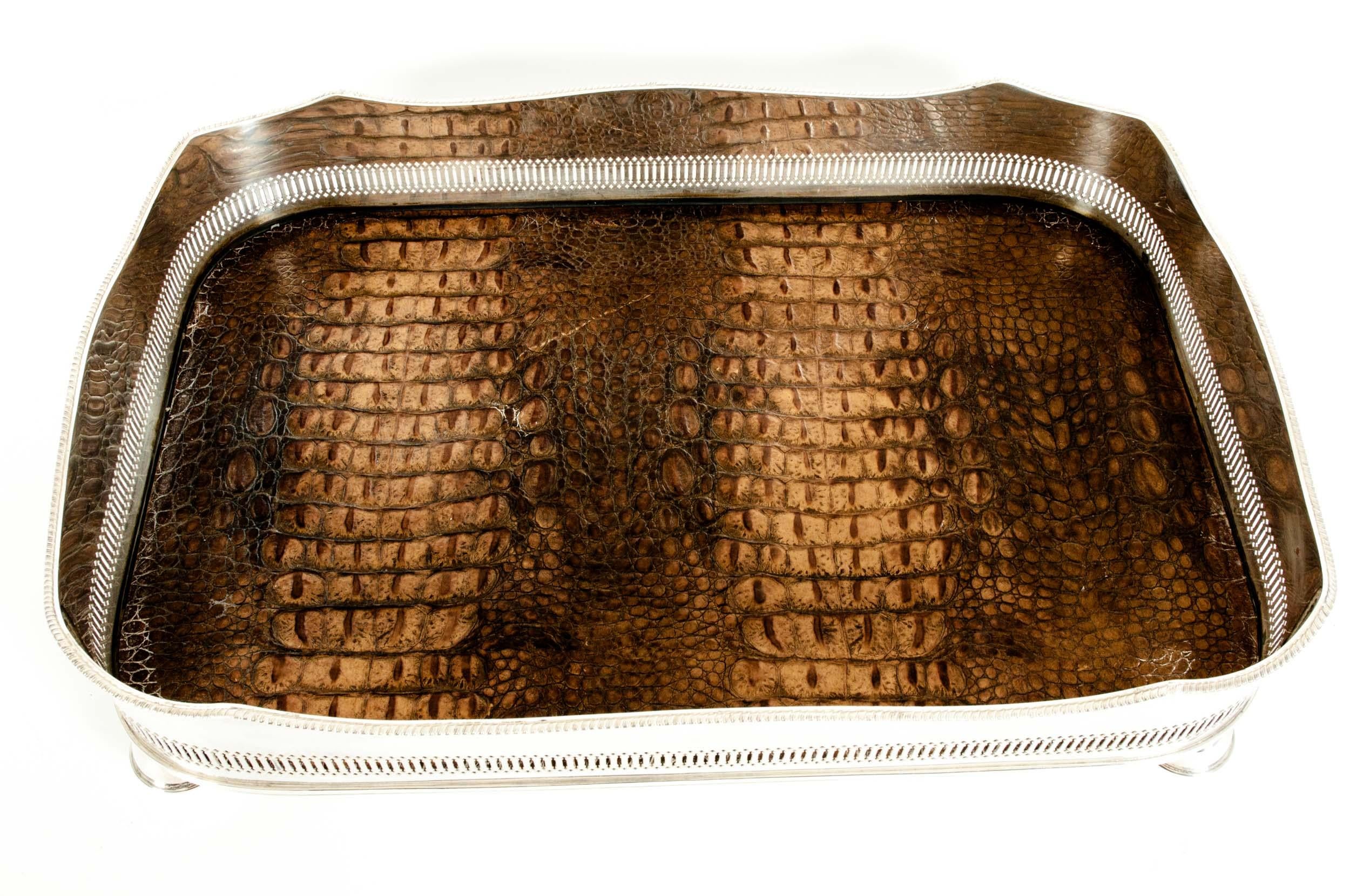 English Plated High Bordered Frame / Crocodile Interior Barware Tray In Good Condition For Sale In Tarry Town, NY