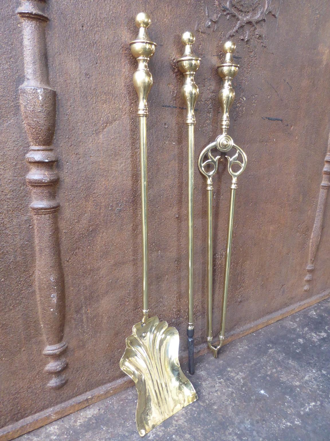 19th century English Victorian period fireplace tools made of polished brass. The tool set is in a good condition and is fully functional.







 