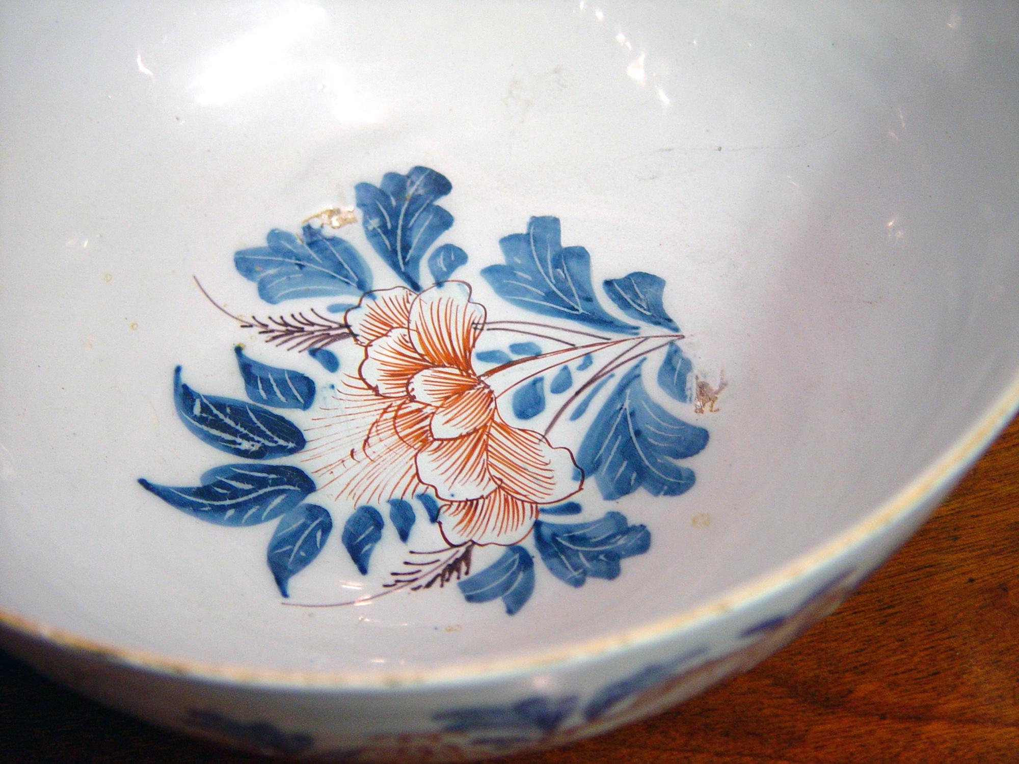 18th-Century English Polychrome Delftware Bowl, Bristol In Good Condition For Sale In Downingtown, PA