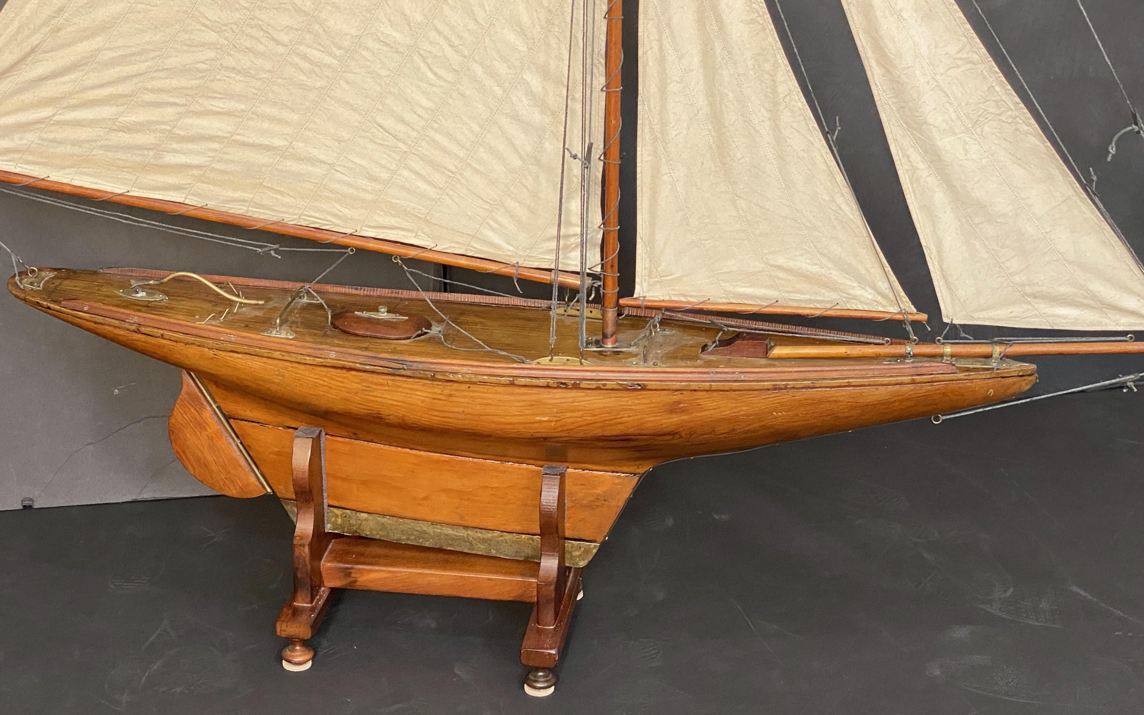 20th Century English Pond Sailing Yacht on Stand from the Edwardian Era (H 61 1/2 x W 56) For Sale