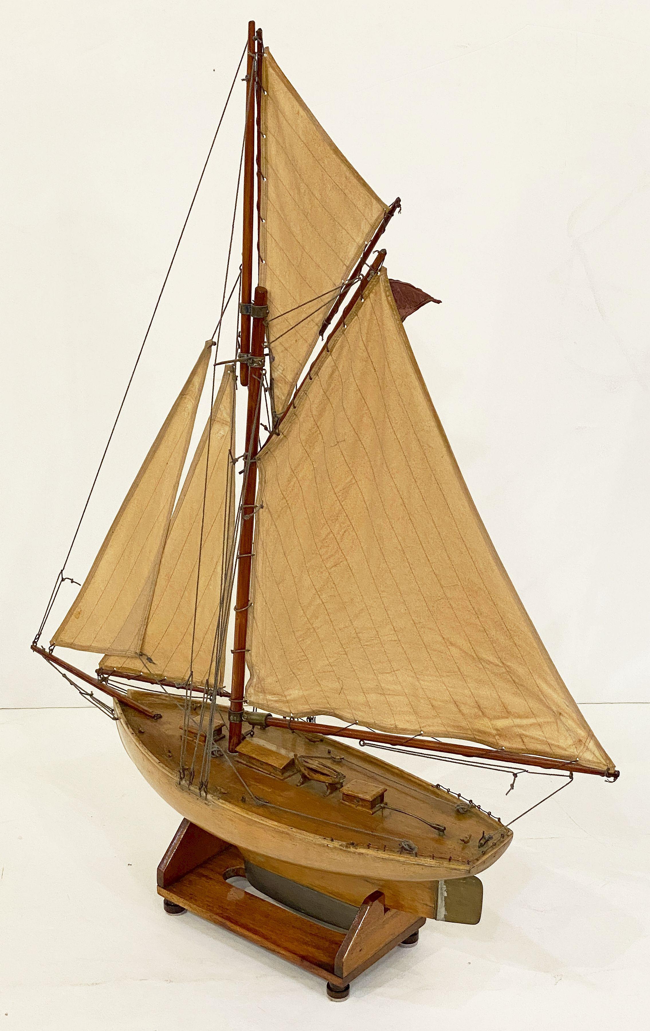 English Pond Yacht on Stand from the Edwardian Era (H 41 1/2 x W 33) For Sale 6