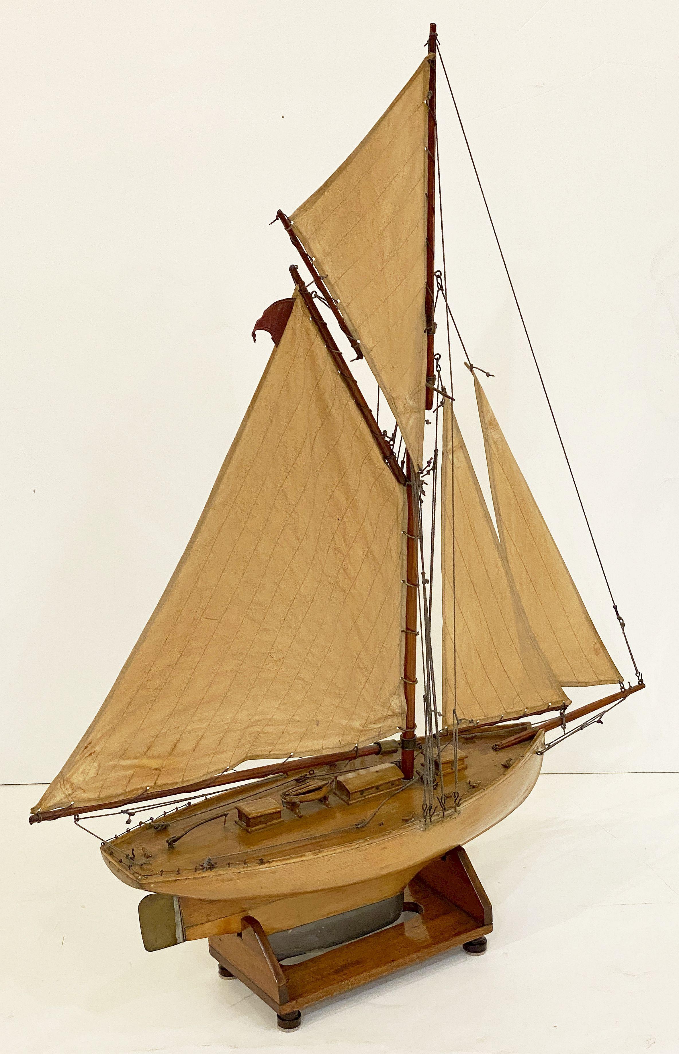 English Pond Yacht on Stand from the Edwardian Era (H 41 1/2 x W 33) For Sale 10