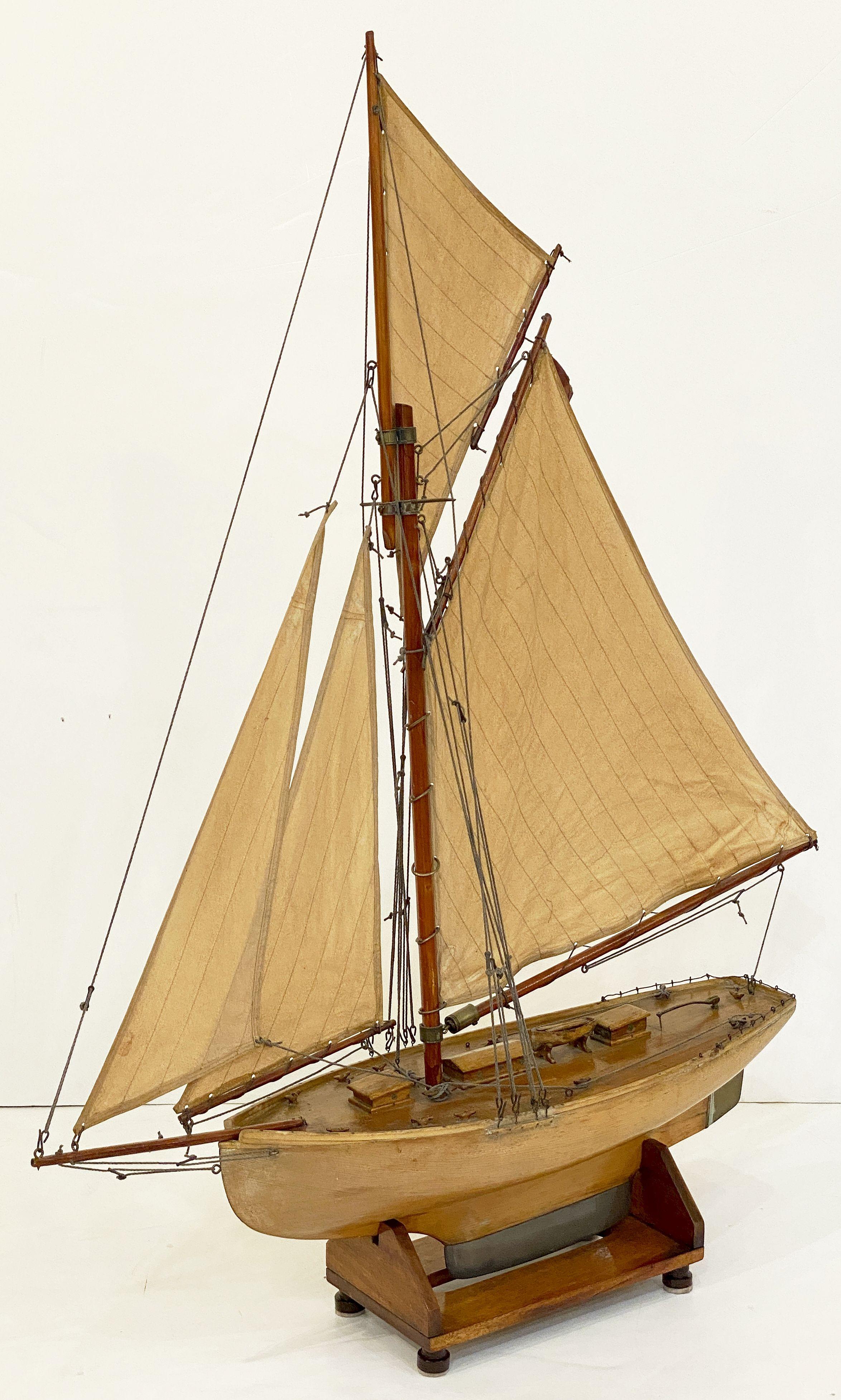 English Pond Yacht on Stand from the Edwardian Era (H 41 1/2 x W 33) For Sale 13