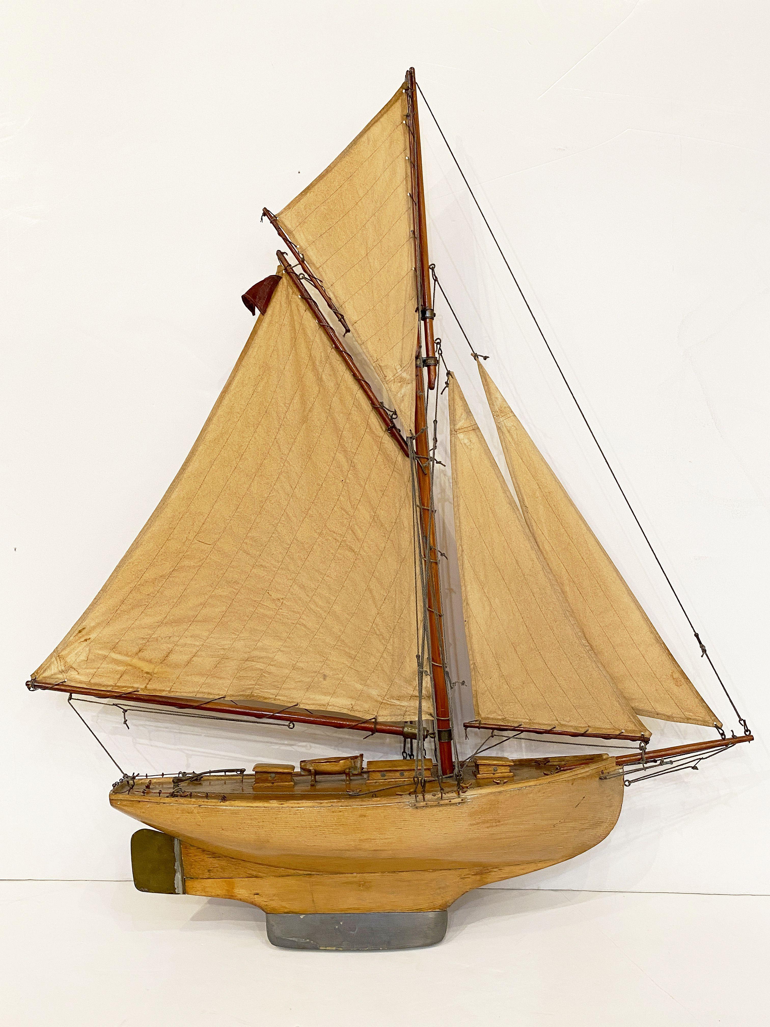 20th Century English Pond Yacht on Stand from the Edwardian Era (H 41 1/2 x W 33) For Sale