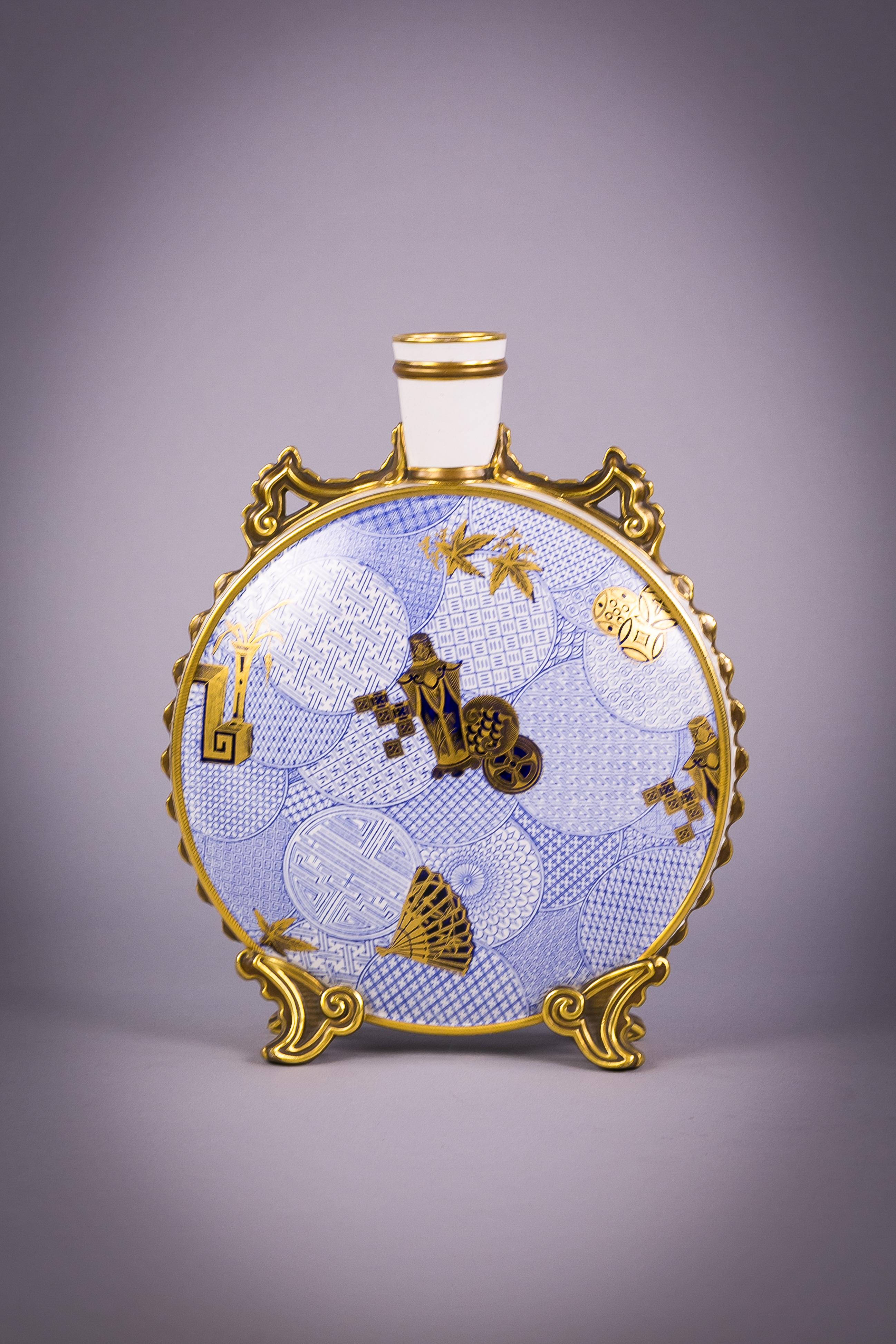 Vase orientaliste en porcelaine anglaise de la période esthétique, vers 1880.