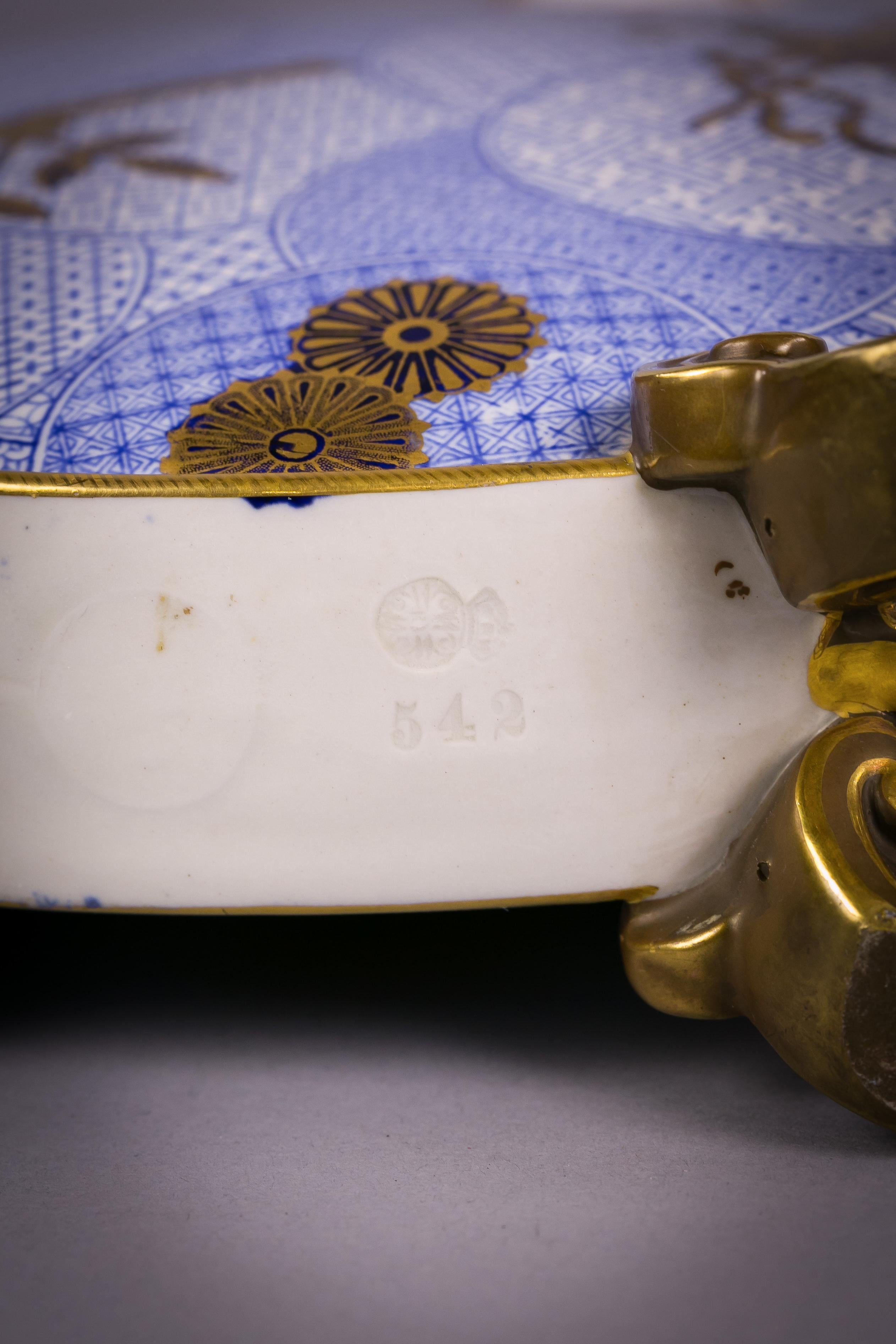 English Porcelain Aesthetic Period Orientalist Vase, circa 1880 For Sale 1