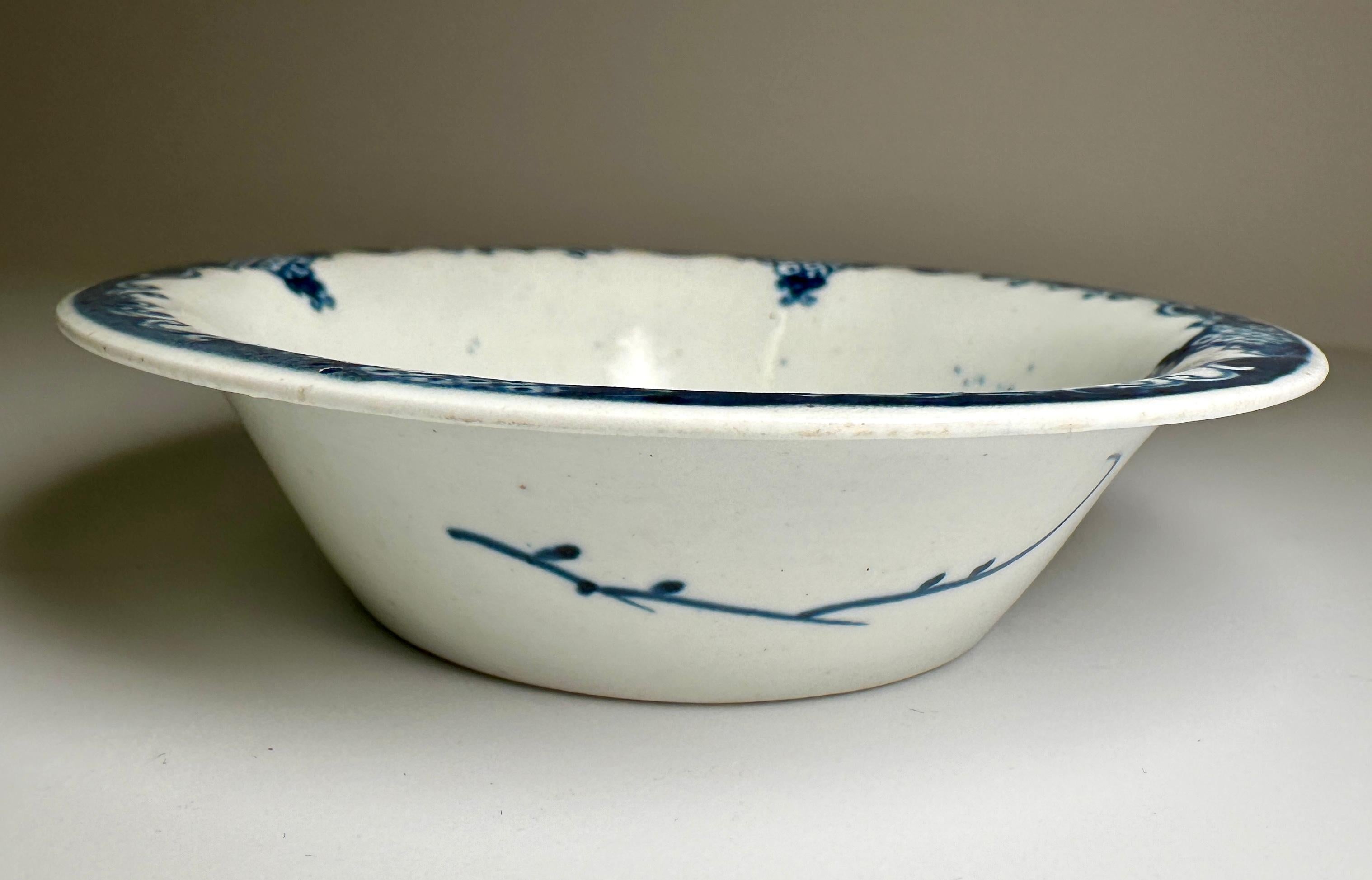 Mid-18th Century English Porcelain Blue and White Tart Pan, Worcester, 1758 For Sale