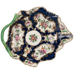 Plat en forme de feuille en porcelaine anglaise bleue, Worcester, datant d'environ 1770