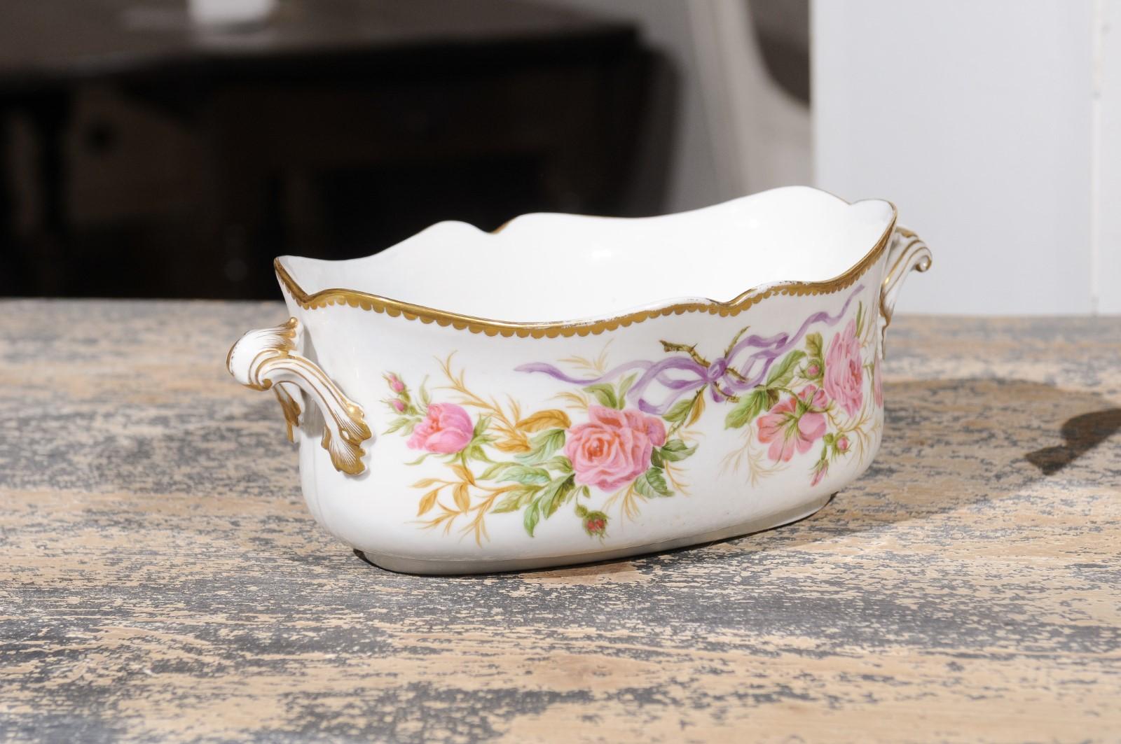 20th Century English Porcelain Bowls Depicting Bouquets of Pink Roses with Gilt Accents For Sale