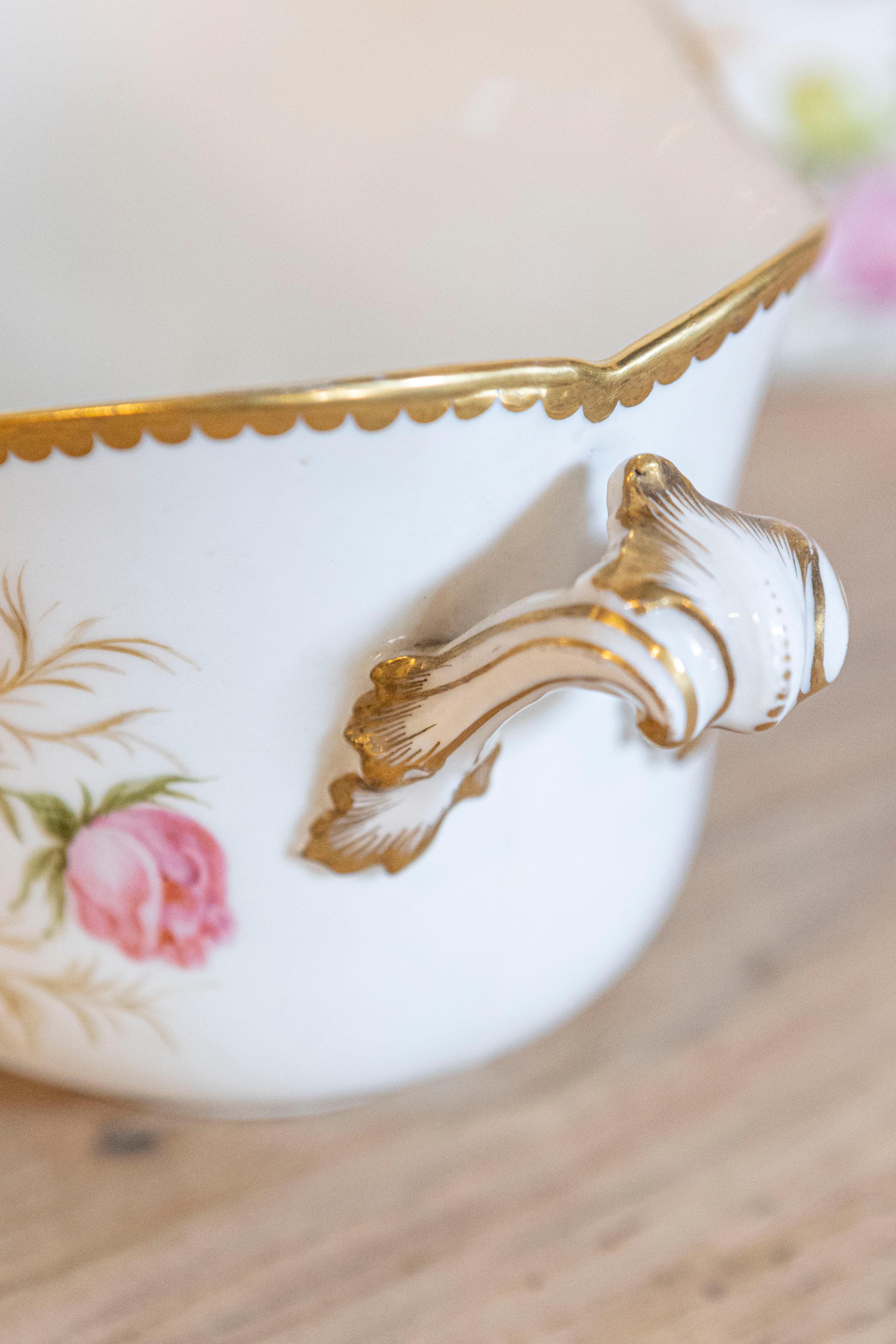 20th Century English Porcelain Bowls Depicting Bouquets of Pink Roses with Gilt Accents For Sale