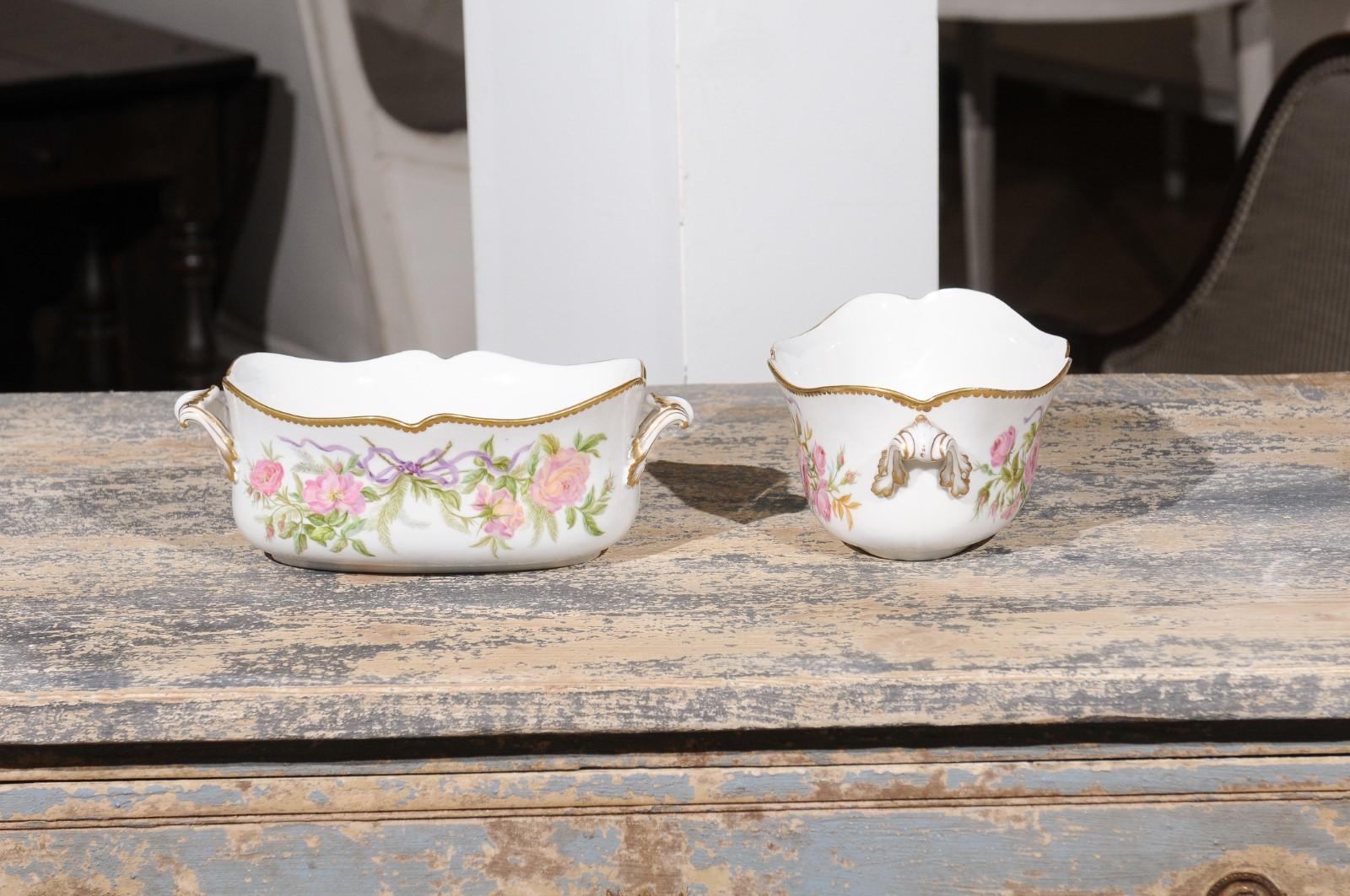 English Porcelain Bowls Depicting Bouquets of Pink Roses with Gilt Accents 3