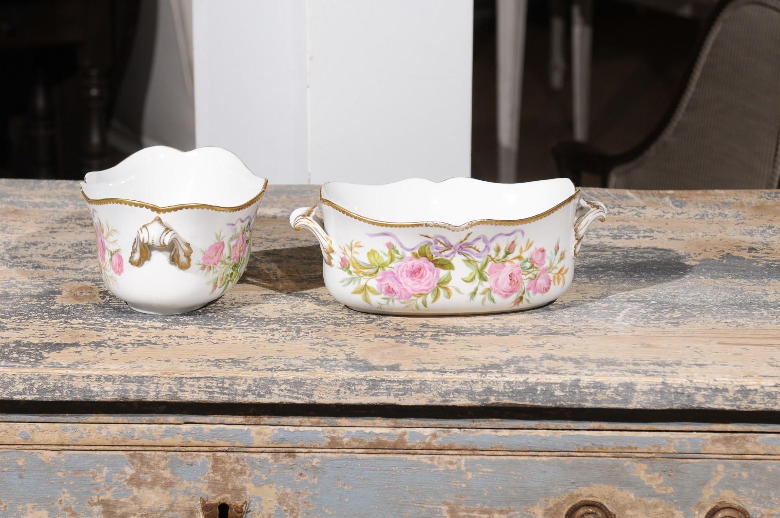 English Porcelain Bowls Depicting Bouquets of Pink Roses with Gilt Accents For Sale 4