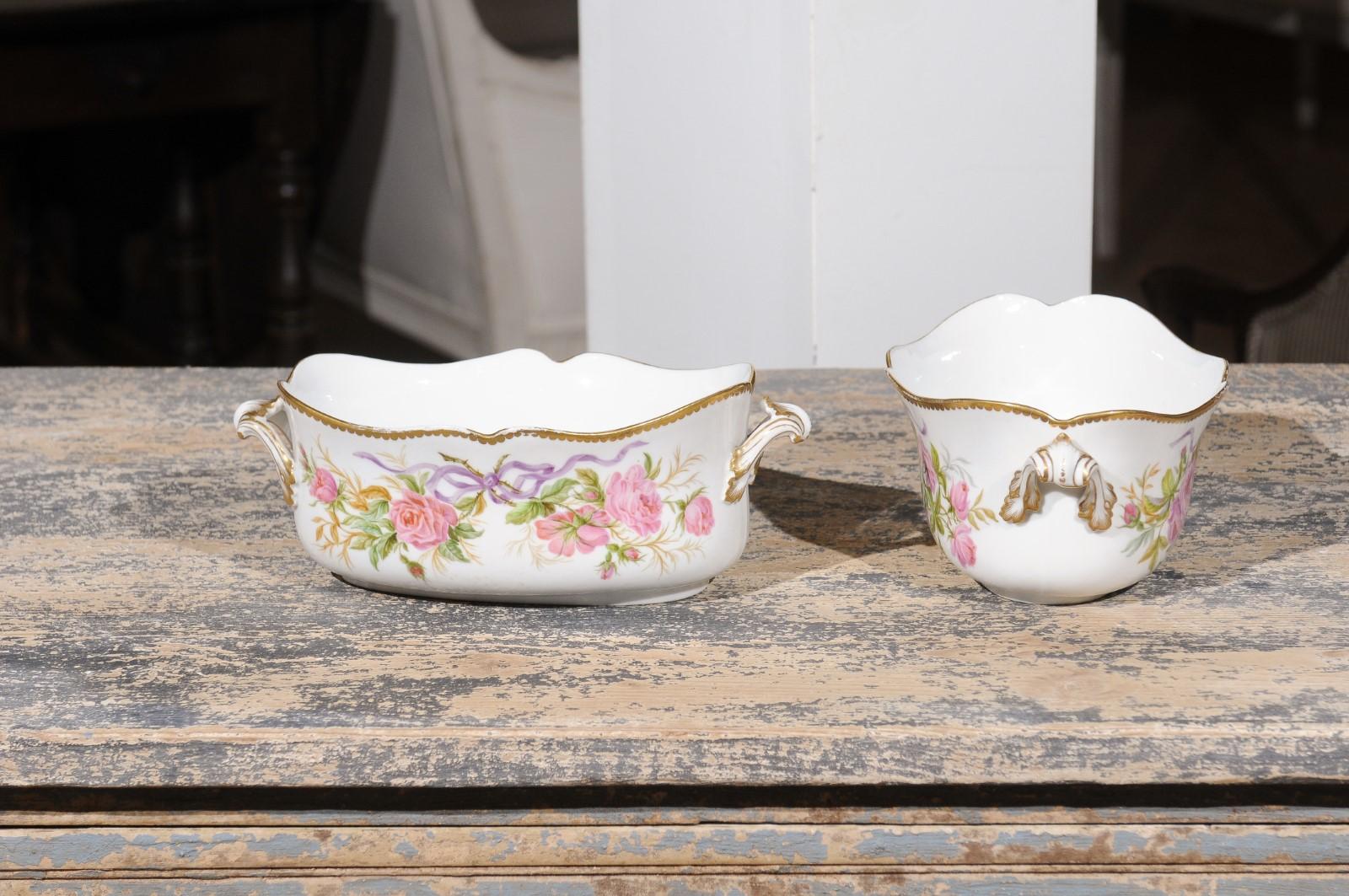 English Porcelain Bowls Depicting Bouquets of Pink Roses with Gilt Accents 5