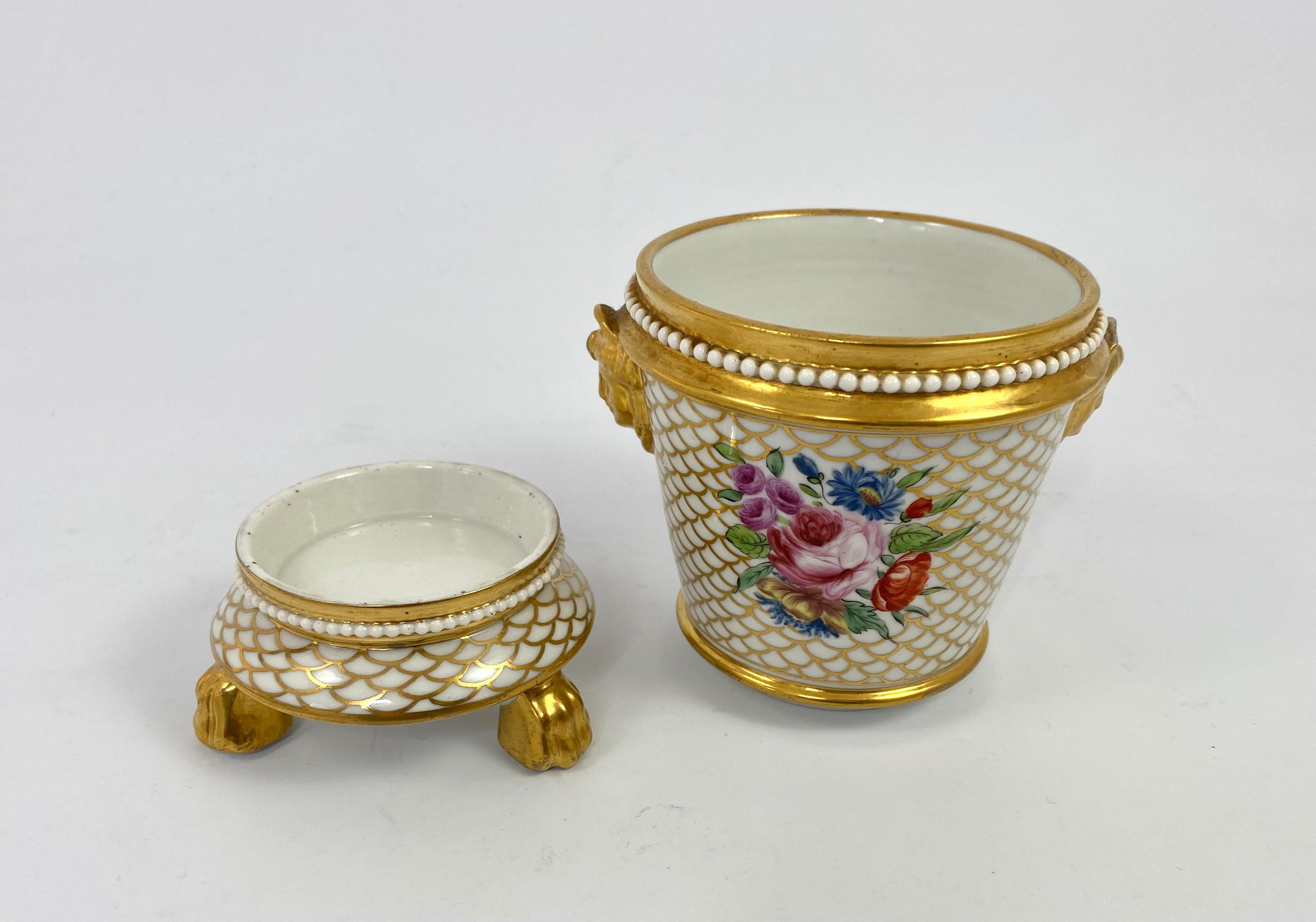English Porcelain Cache Pot and Cover, c. 1820 4