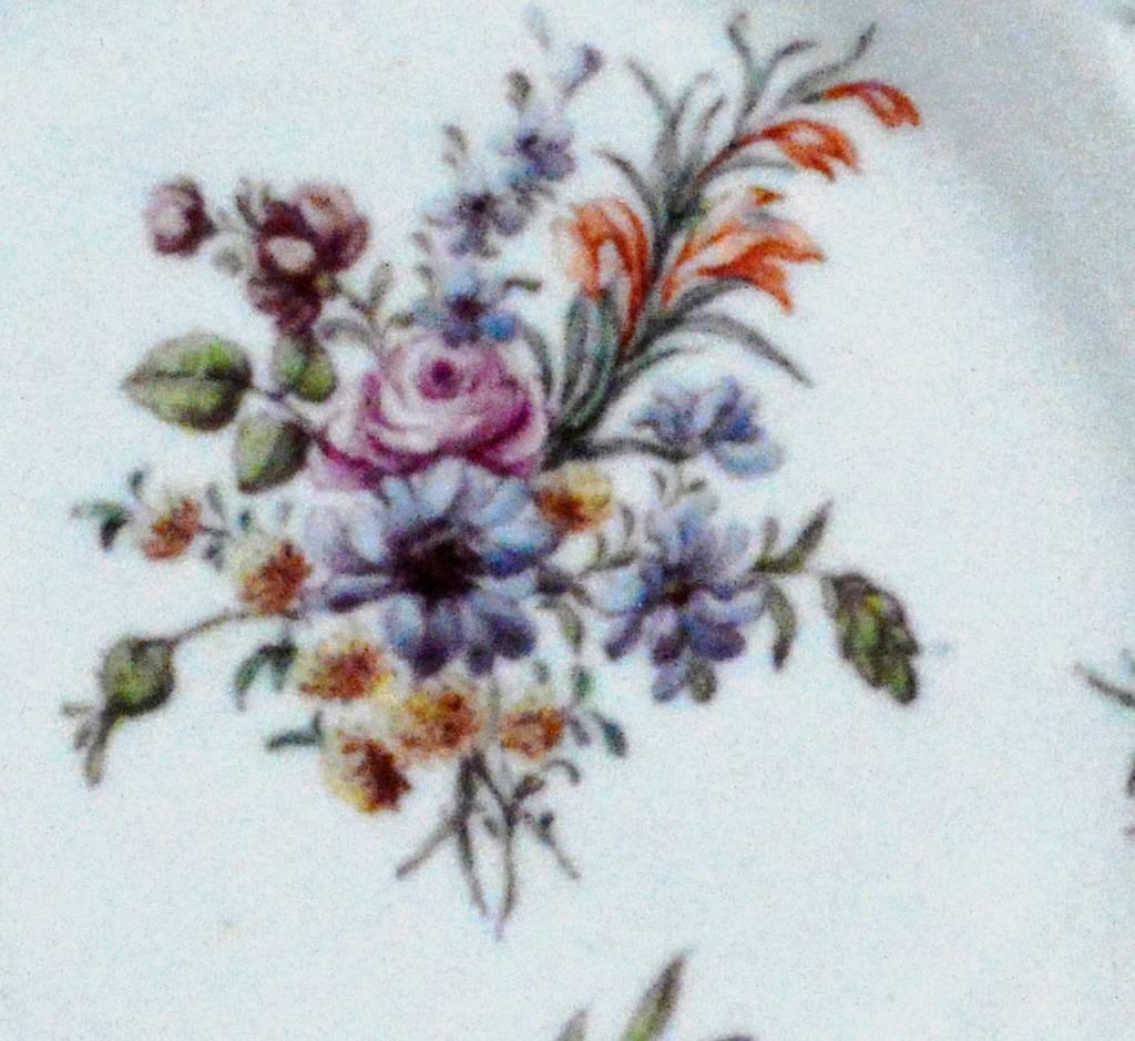 Vajilla de porcelana inglesa del siglo XVIII Chelsea Porcelain con ancla dorada y rejilla botánica Inglés en venta