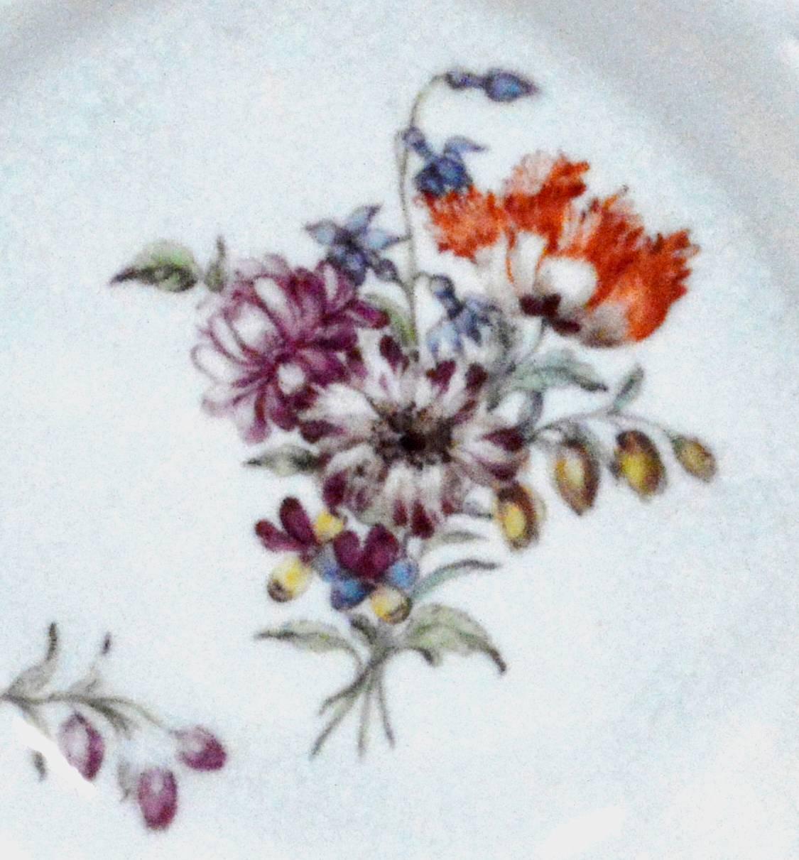 18th Century English Porcelain Chelsea Gold Anchor Latticed Botanical Dishes In Good Condition For Sale In Downingtown, PA