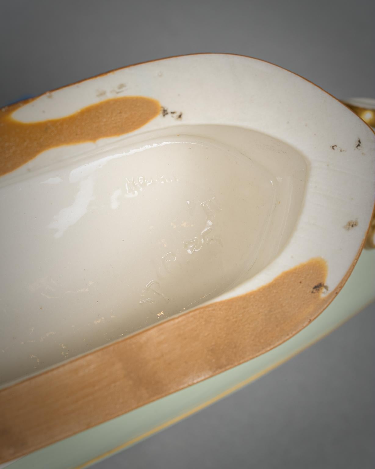 Barco ornamental chino de porcelana inglesa con figuras, Minton, circa 1880 Fines del siglo XIX en venta