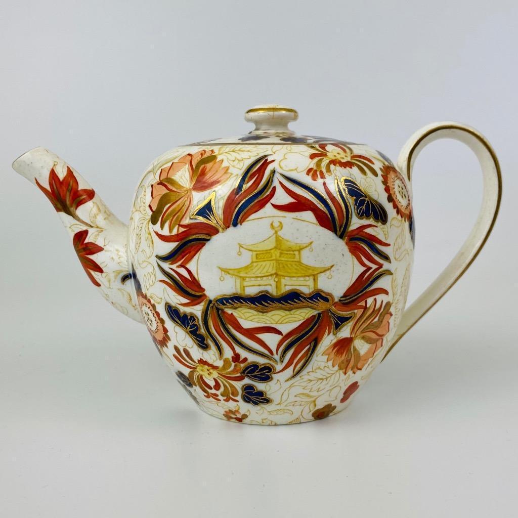 English Porcelain Chinoiserie Imari Teapot In Good Condition For Sale In Downingtown, PA