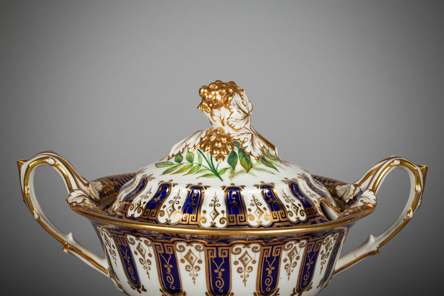 English Porcelain Cobalt Ground Dessert Service, Circa 1830 In Good Condition For Sale In New York, NY