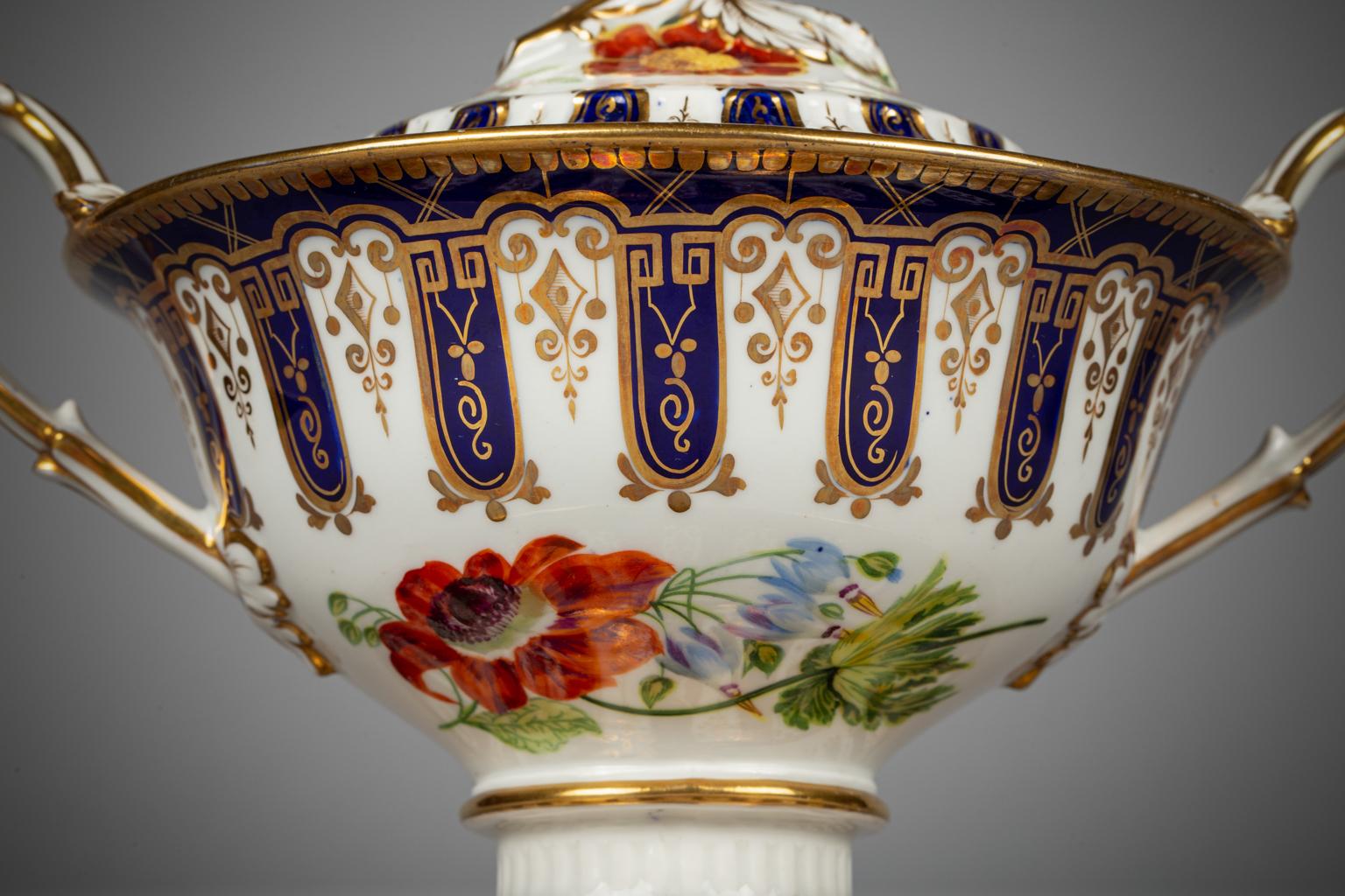 Porcelaine Service à dessert en porcelaine anglaise de couleur cobalt, vers 1830 en vente
