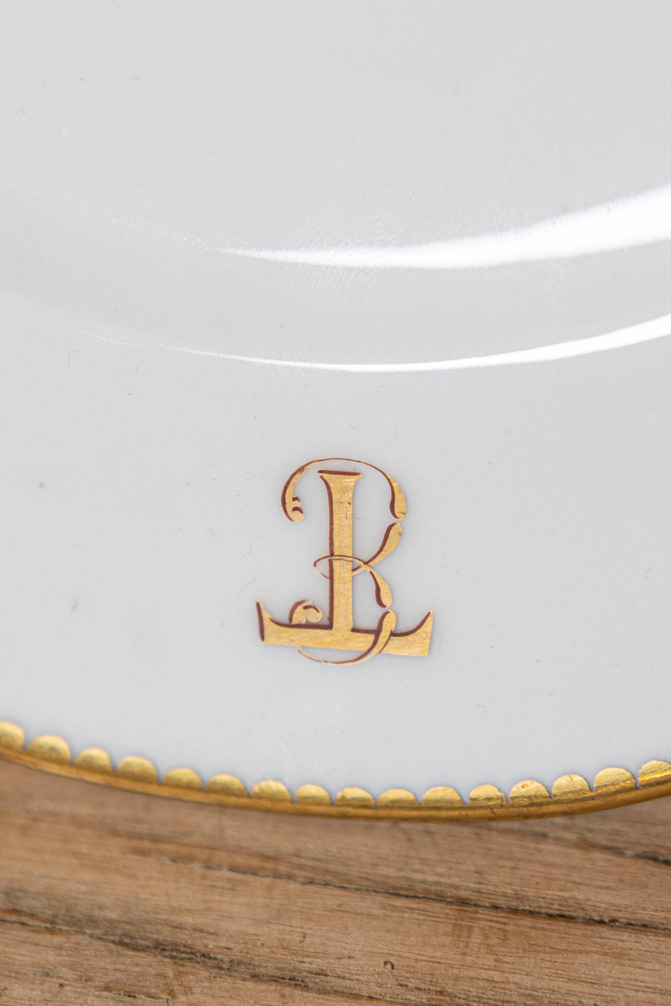 English Porcelain Compotes and Plates with Floral Décor and Gilt Trim For Sale 8