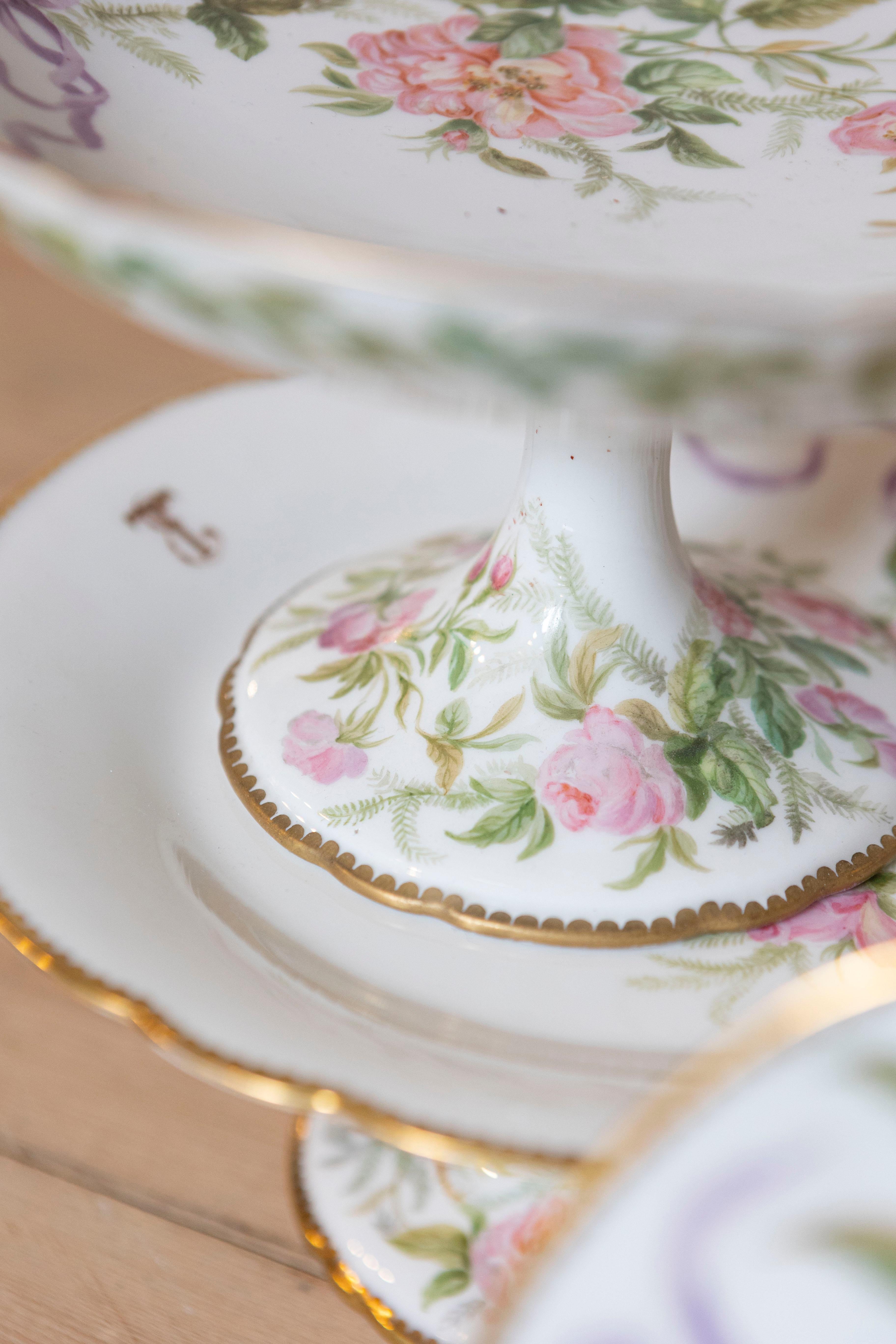 English Porcelain Compotes and Plates with Floral Décor and Gilt Trim For Sale 3