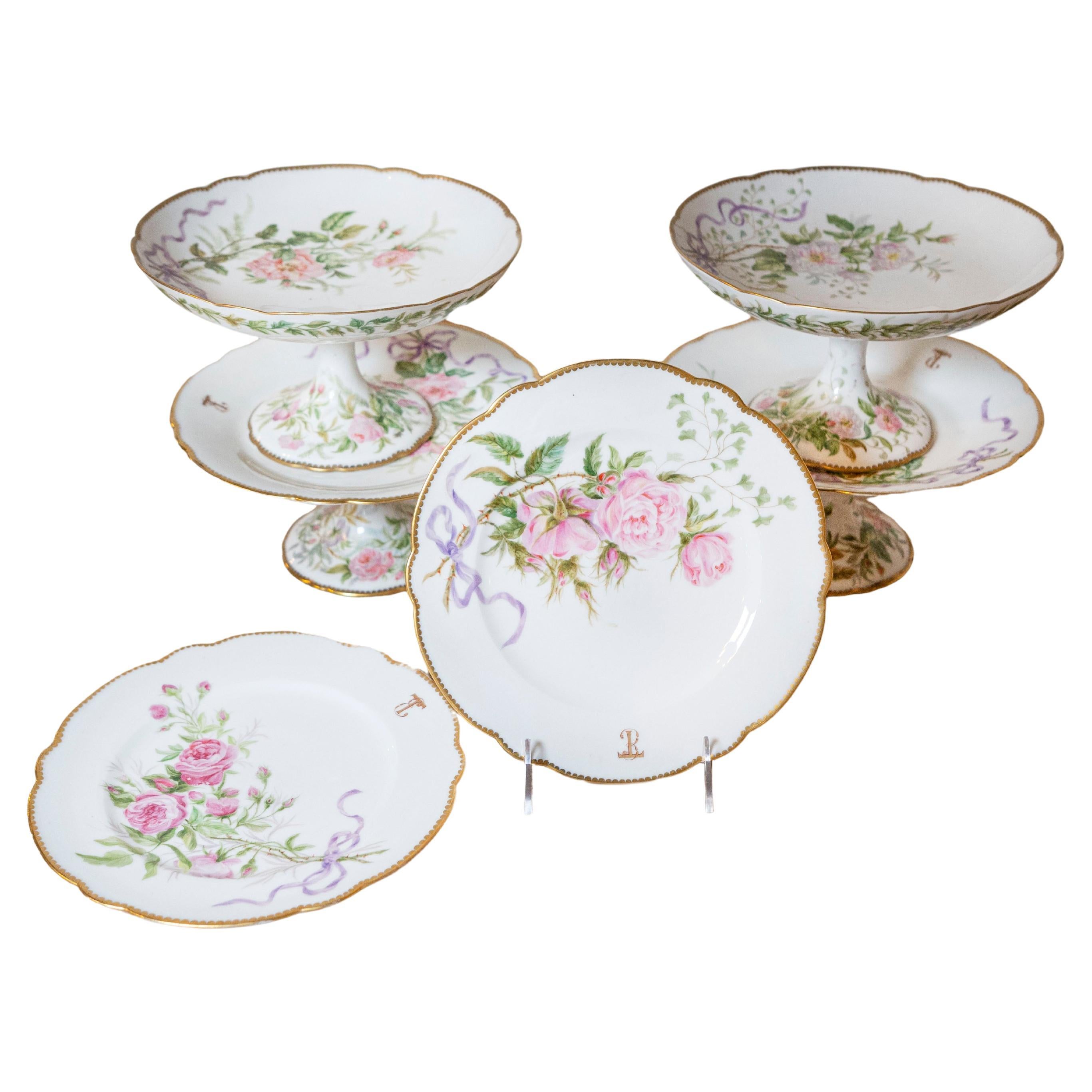 Composte e piatti in porcellana inglese con decori floreali e decorazioni dorate
