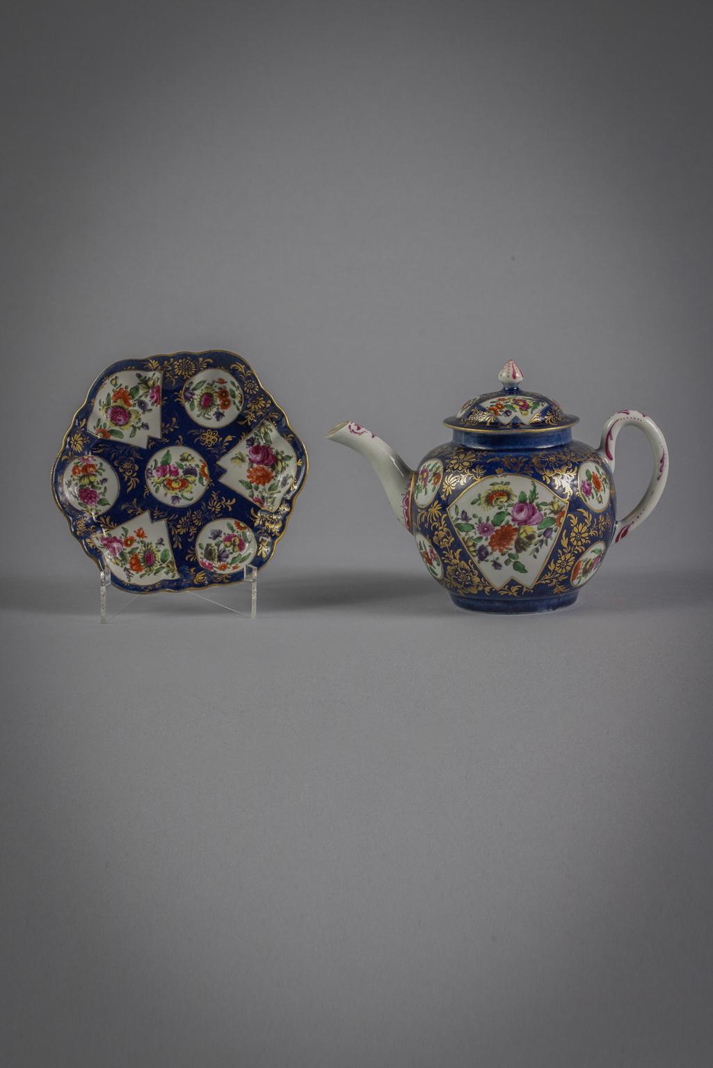 English Porcelain Covered Teapot and Stand, Worcester, circa 1765 For Sale 5