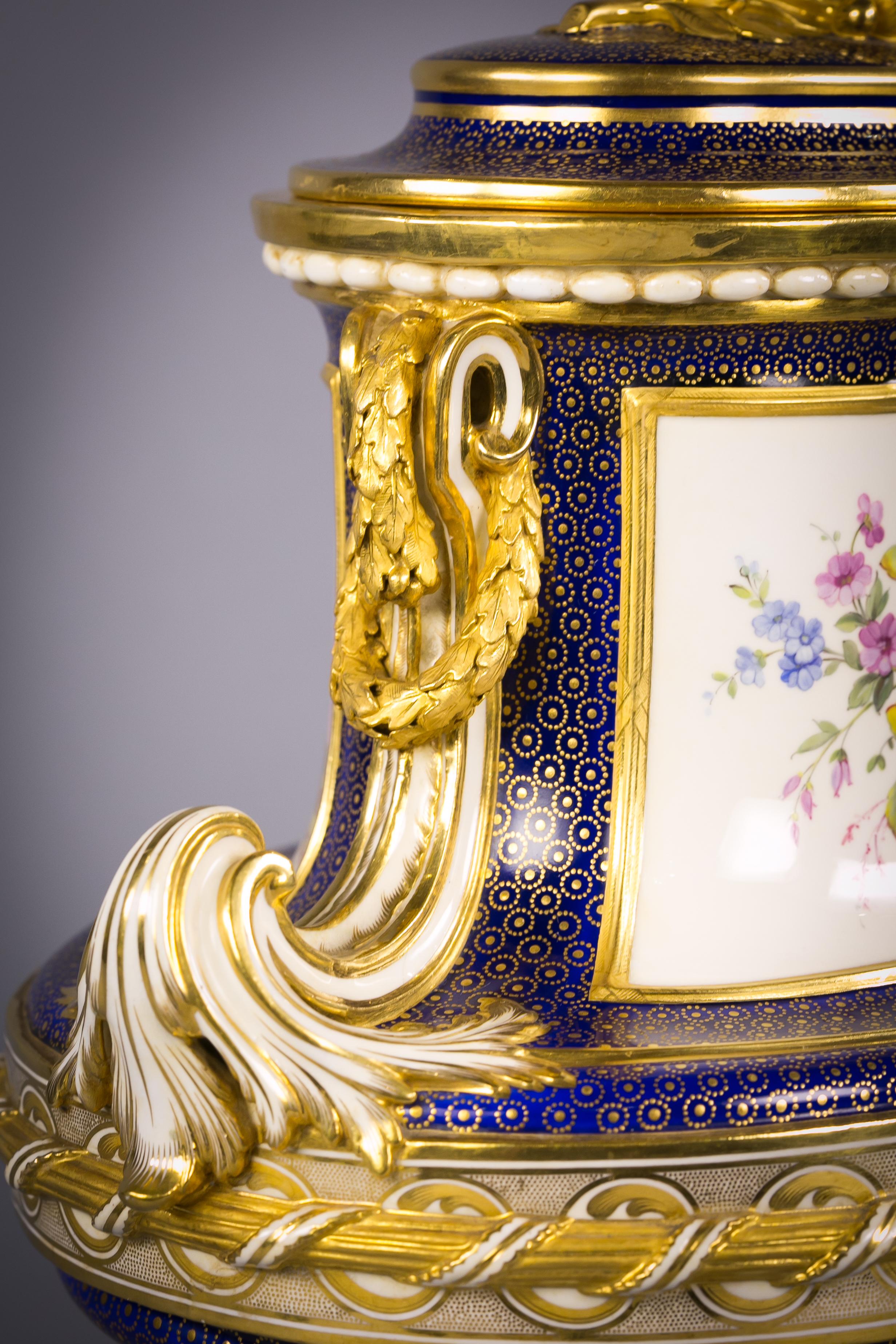 English Porcelain Covered Vase, Minton, circa 1875 In Good Condition For Sale In New York, NY