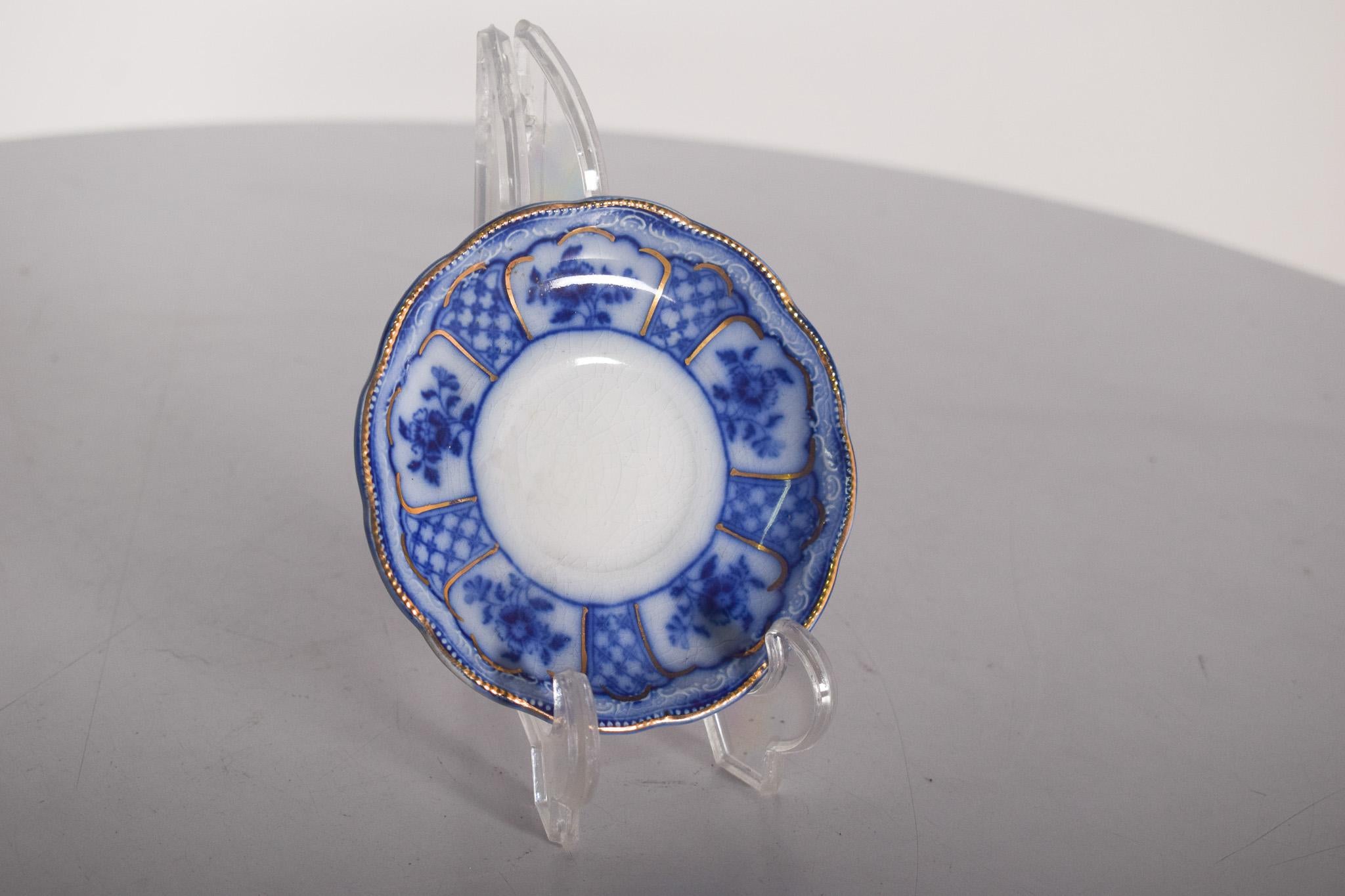 Britannique Tasse et soucoupe en porcelaine anglaise en vente