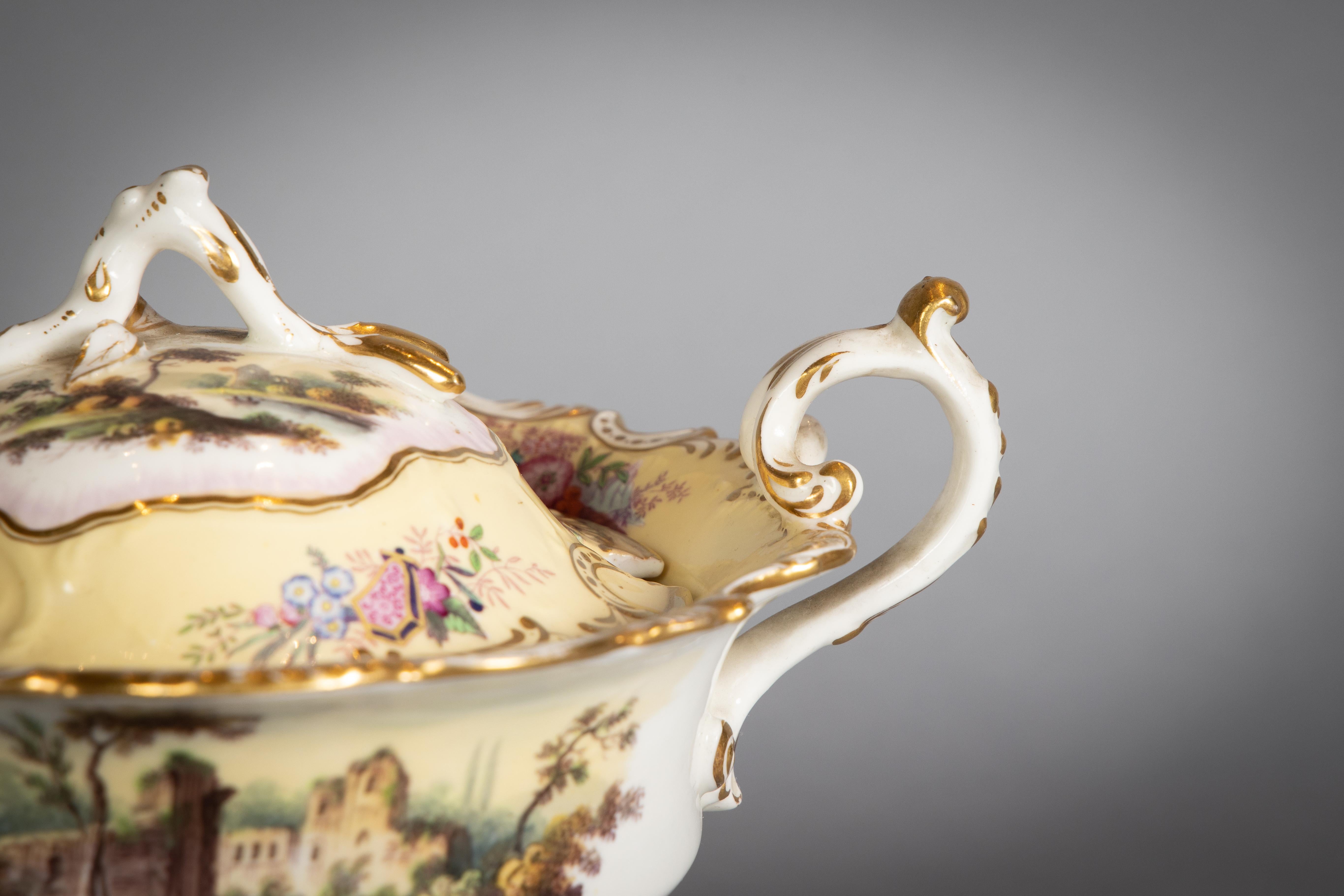 Inizio XIX secolo Servizio da dessert in porcellana inglese, 1820 circa in vendita