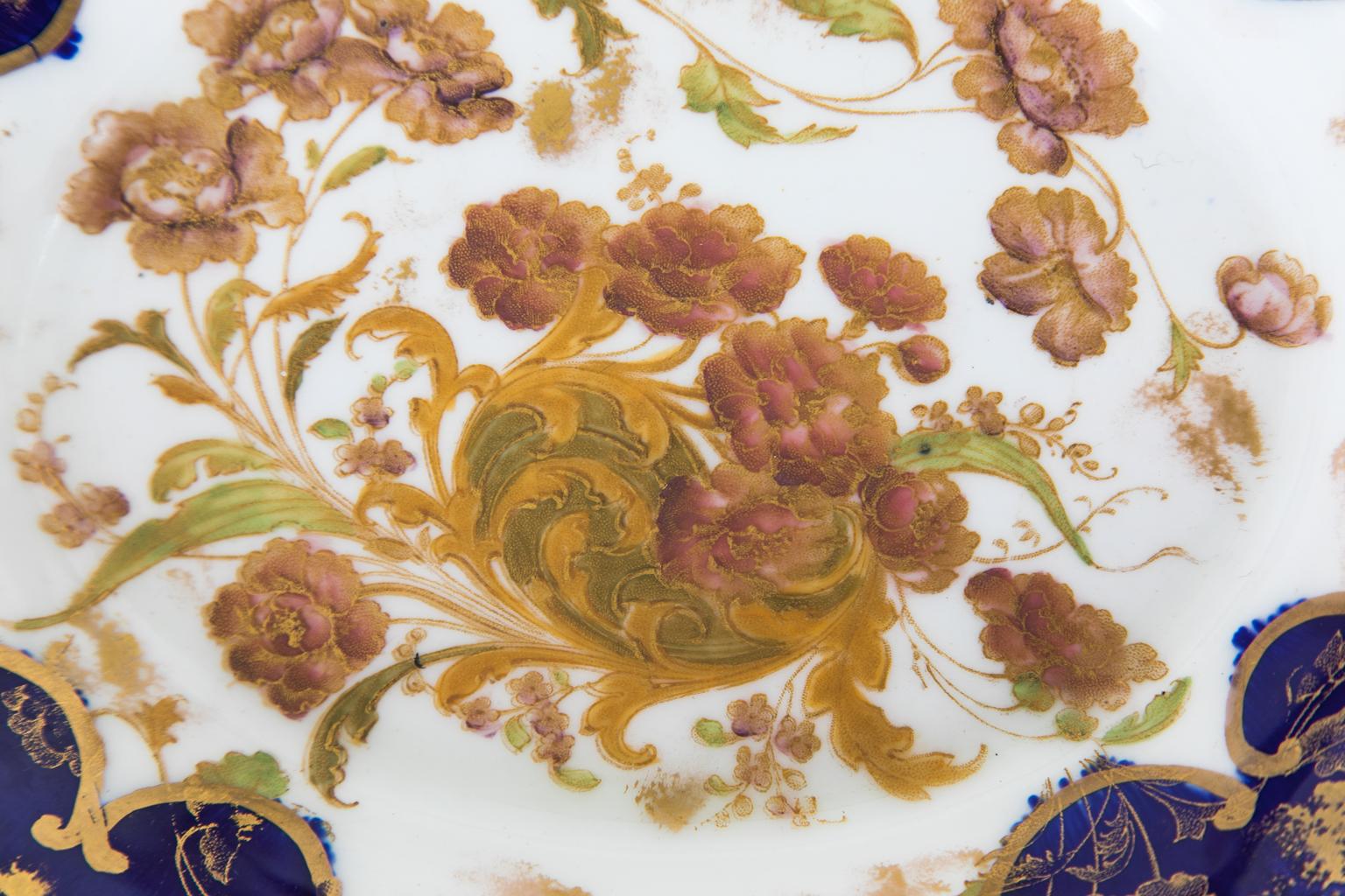 Milieu du XIXe siècle Plat en porcelaine anglaise en vente