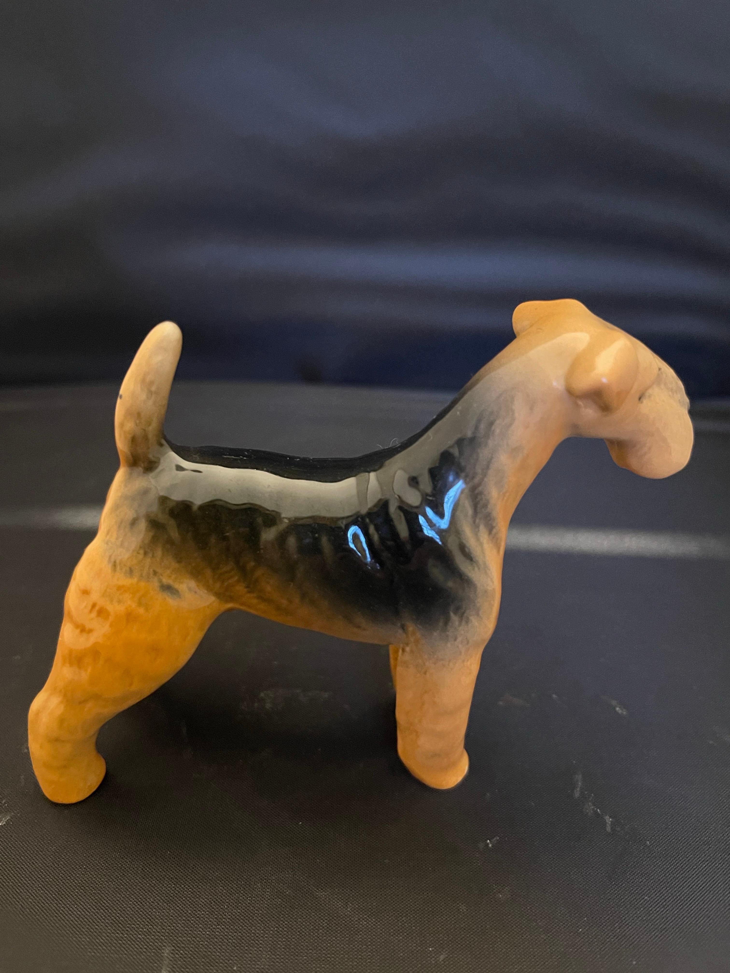 Porcellana Figura di cane Fox Terrier in porcellana inglese, 20th Century in vendita