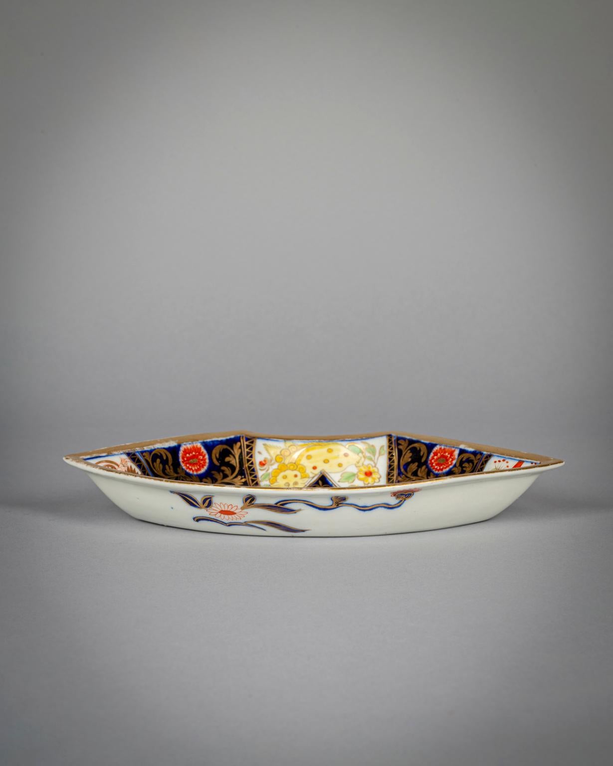 English Porcelain Five-Part Serving Set on a Wooden Tray, circa 1830 For Sale 3