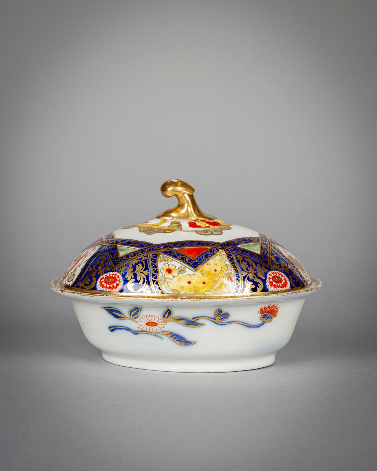 English Porcelain Five-Part Serving Set on a Wooden Tray, circa 1830 For Sale 4