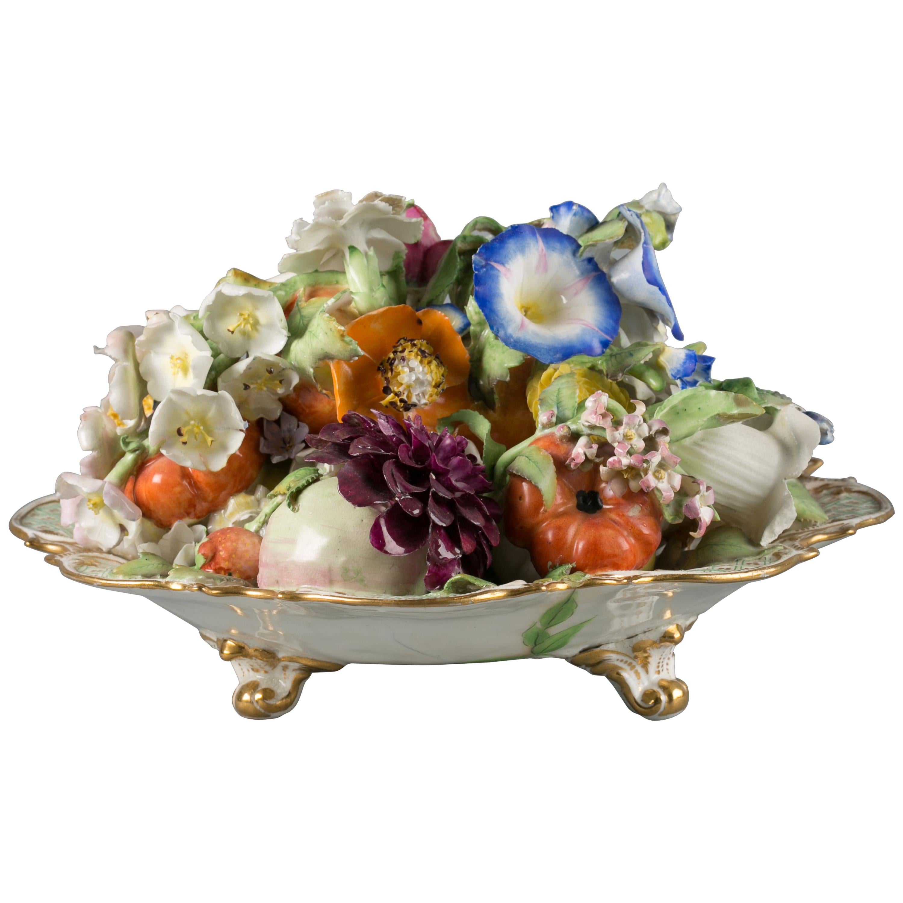 Centre de table en porcelaine anglaise avec fleurs et fruits, vers 1820
