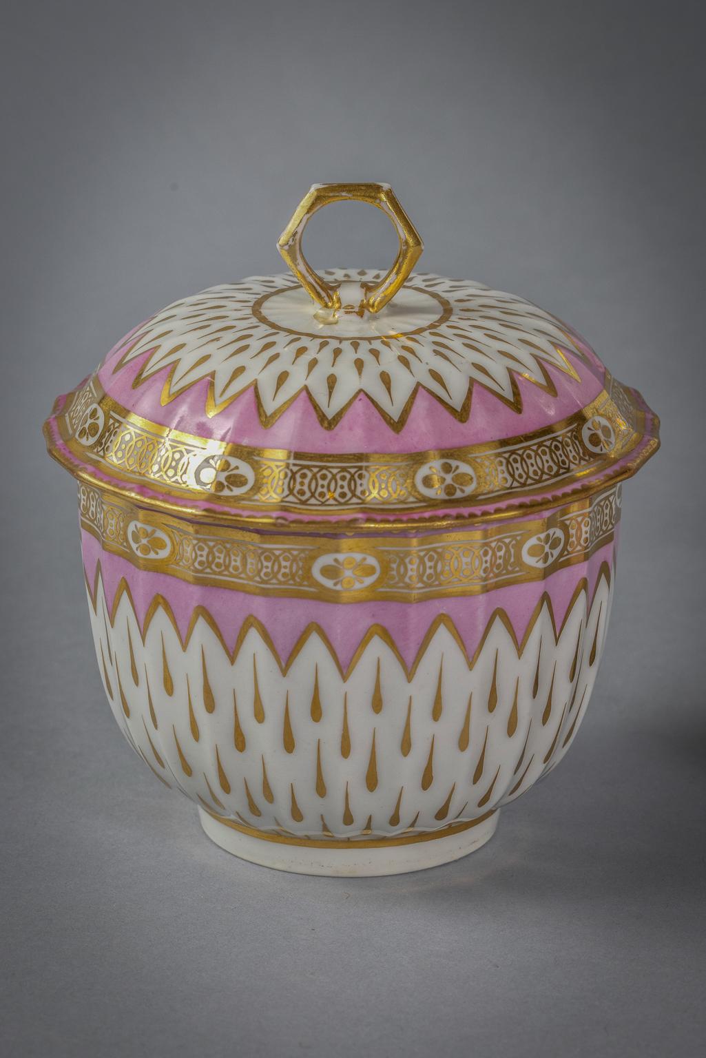 English Porcelain Fluted Pink-Ground Tea Service, circa 1790 In Good Condition For Sale In New York, NY