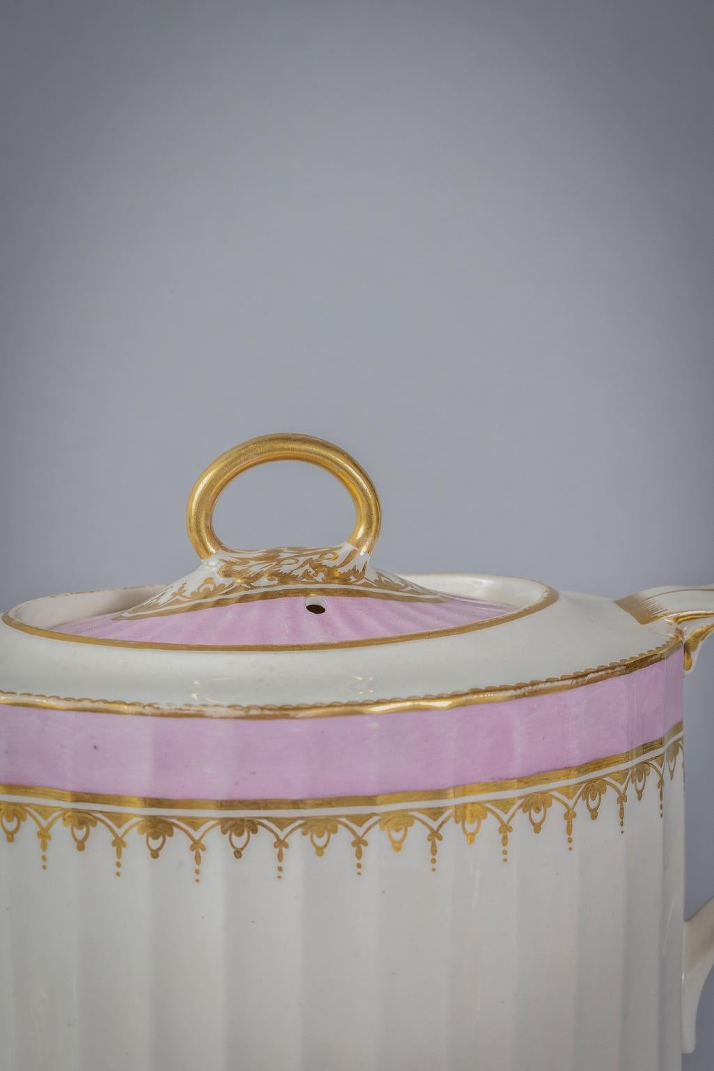 English Porcelain Fluted Pink-Ground Tea Service, circa 1790 For Sale 2