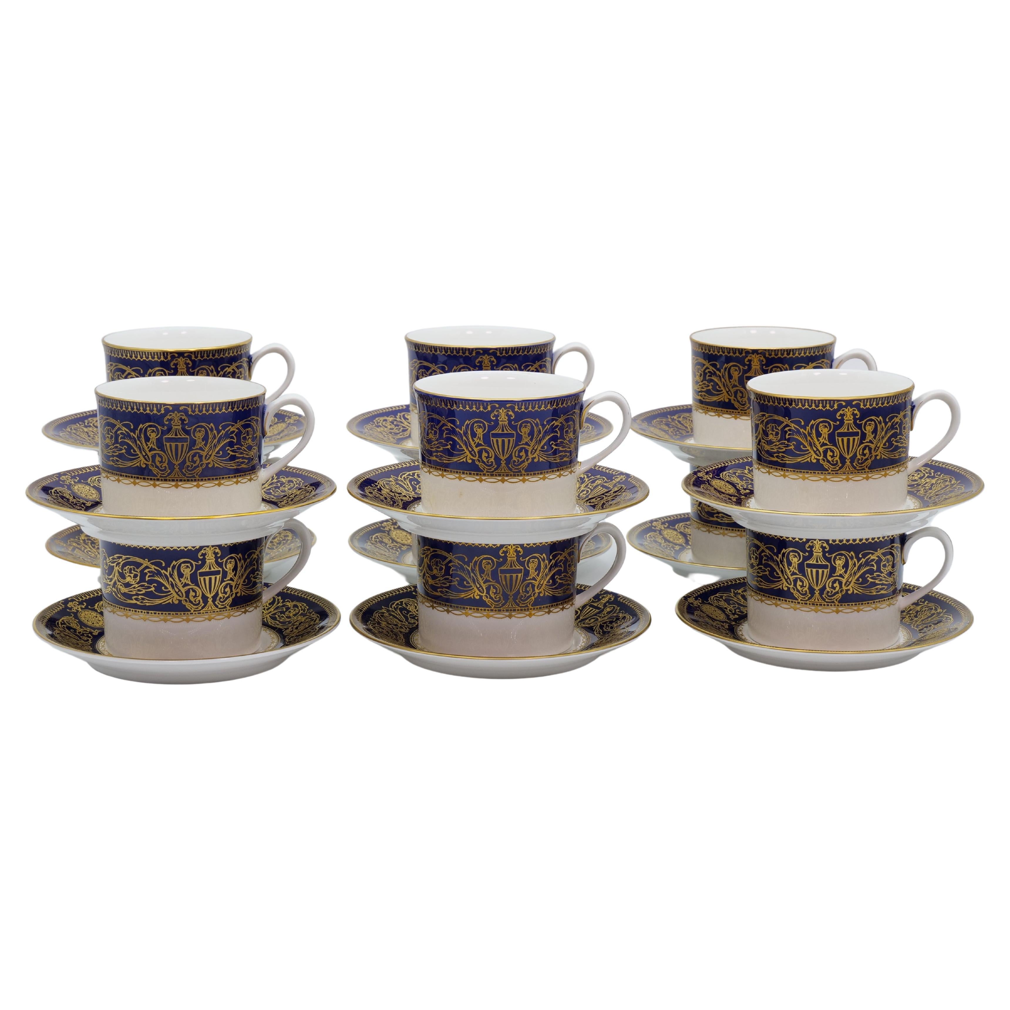 Mid-20th Century English Porcelain & Gilt Dinner Service For 12 People/ Serving Pieces